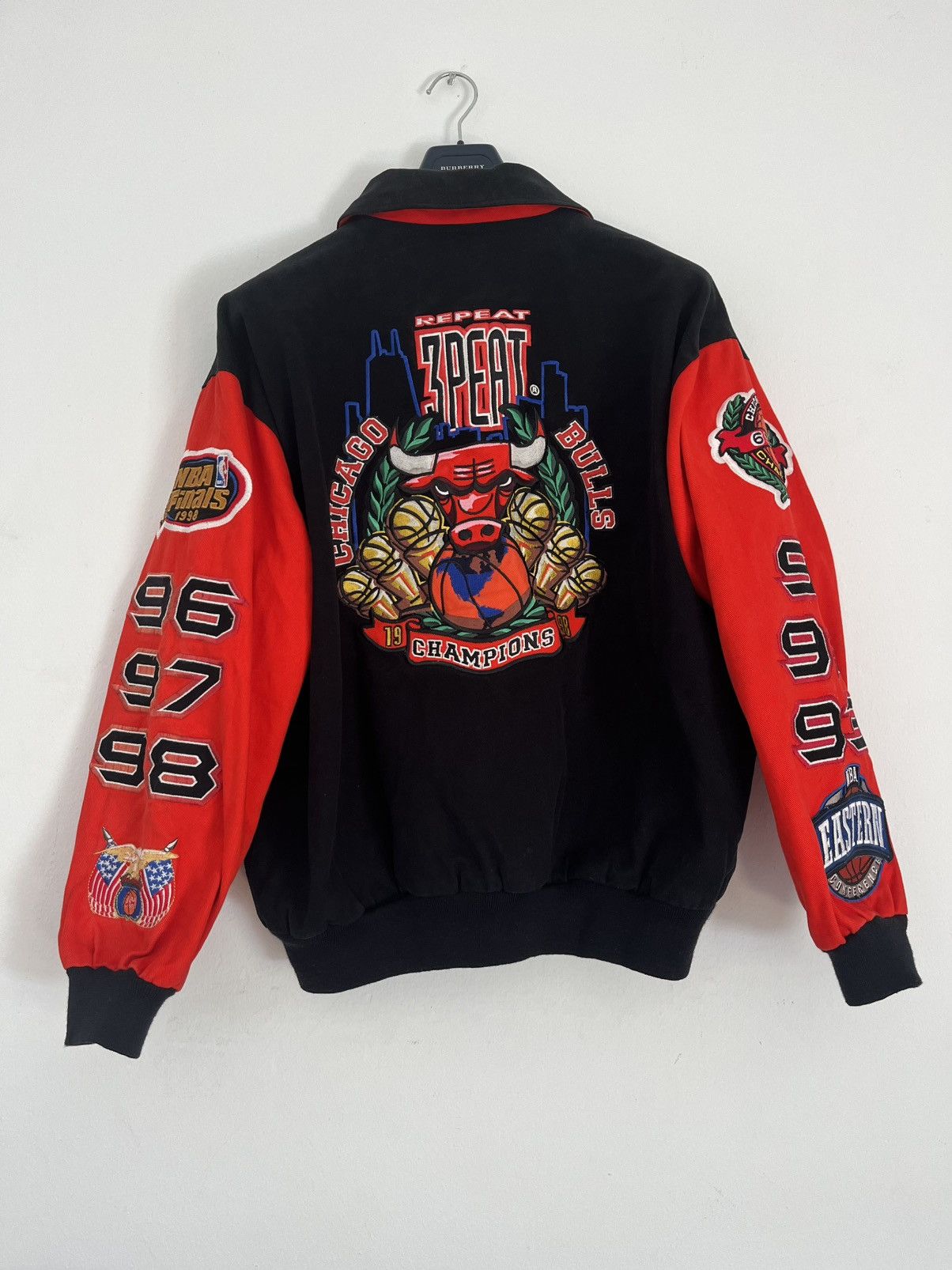 Jordan Brand × NBA × Vintage Vintage OG Chicago bulls jacket repeat three Peat 1998 Size US L / EU 52-54 / 3 - 1 Thumbnail