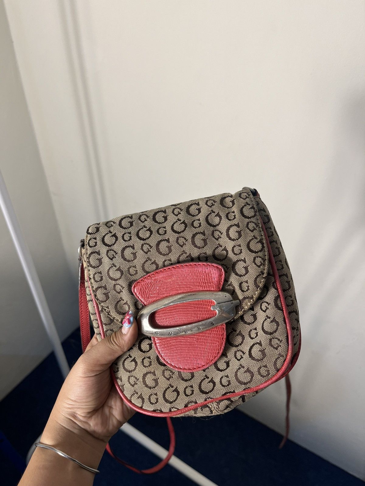 Guess Mini Vtg guess big logo Size ONE SIZE - 11 Thumbnail