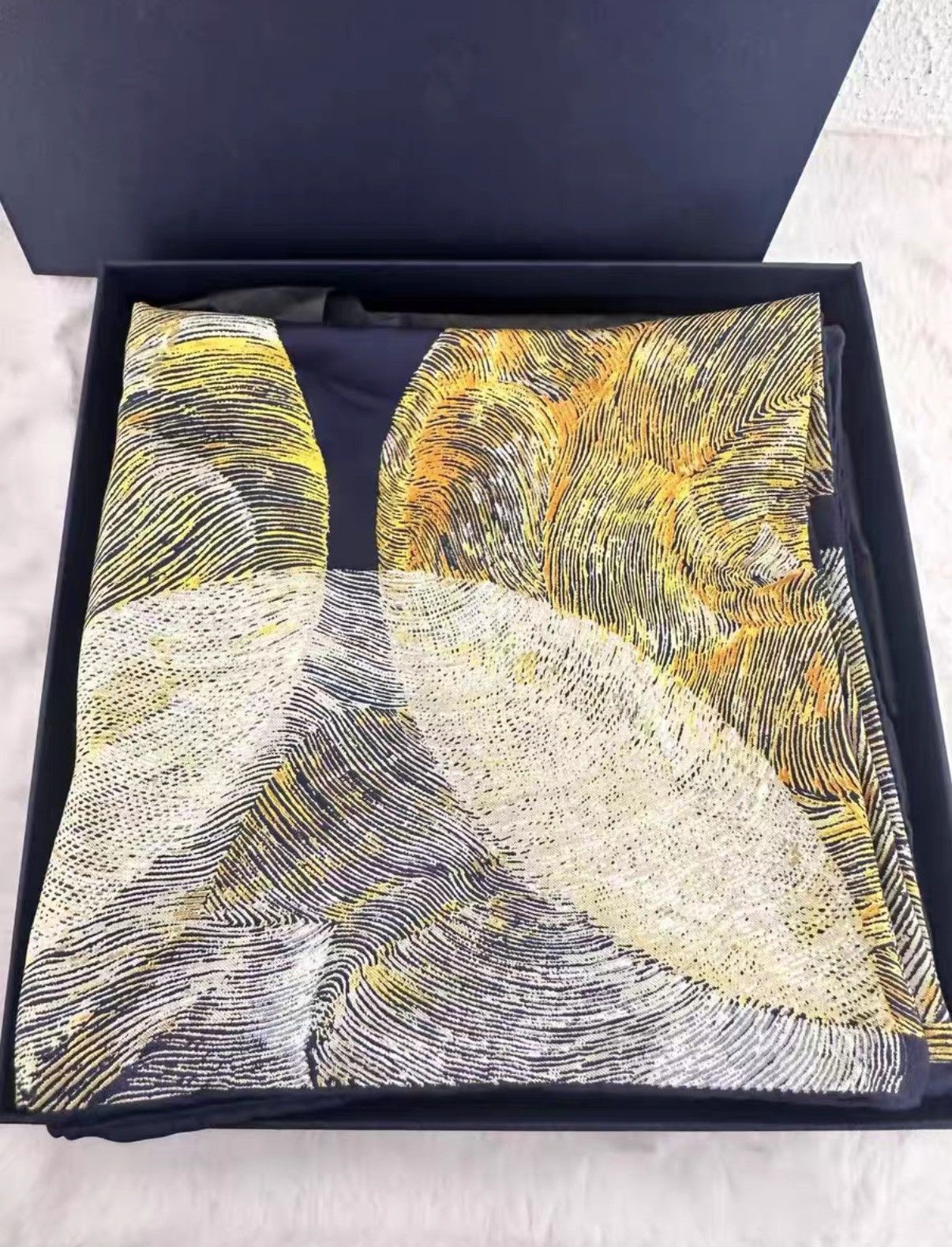 Chanel Chanel limited-edition camellia moon phase silk scarf J38 Size ONE SIZE - 3 Thumbnail