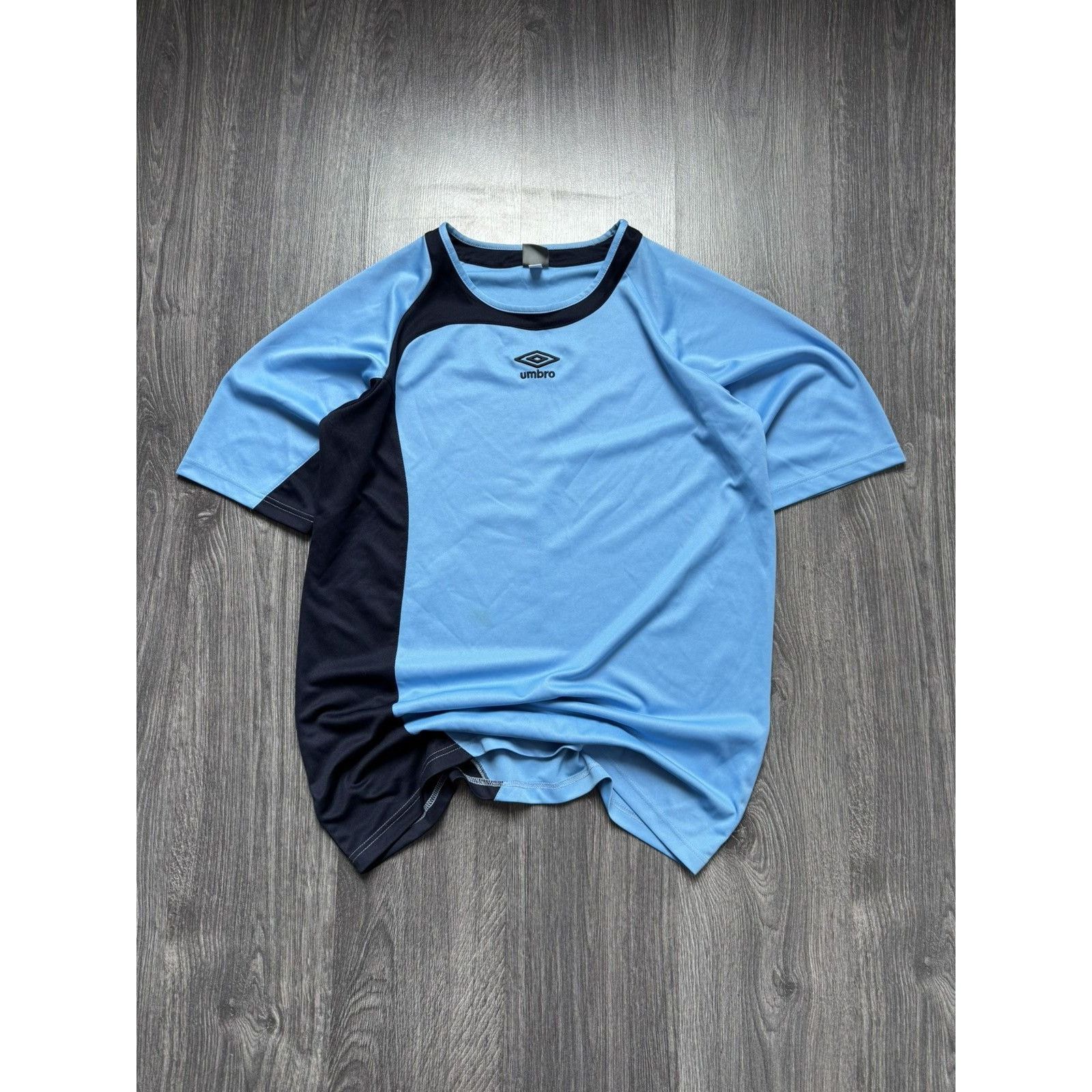 Umbro × Vintage Vintage 90's Umbro Jersey Small Centre Logo Size US XL / EU 56 / 4 - 1 Thumbnail
