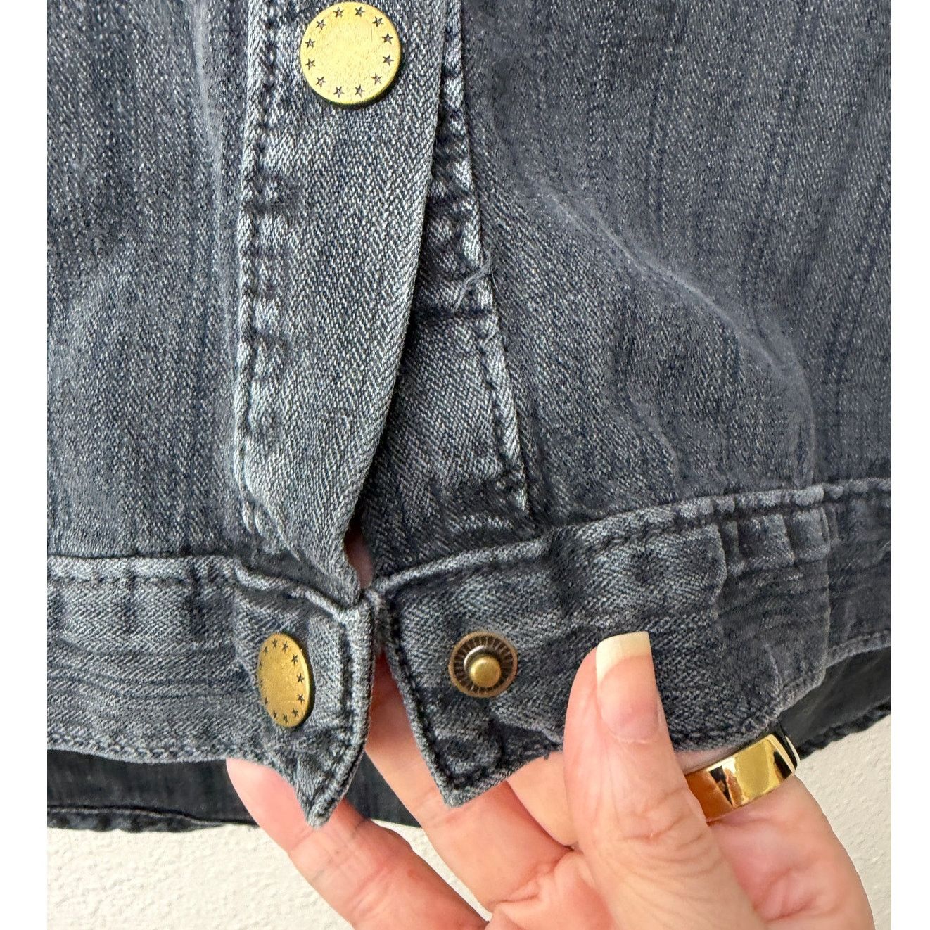 THE GREAT The Great Washed Black Denim Long Sleeve Shirt Size 0 Size XS / US 0-2 / IT 36-38 - 7 Thumbnail