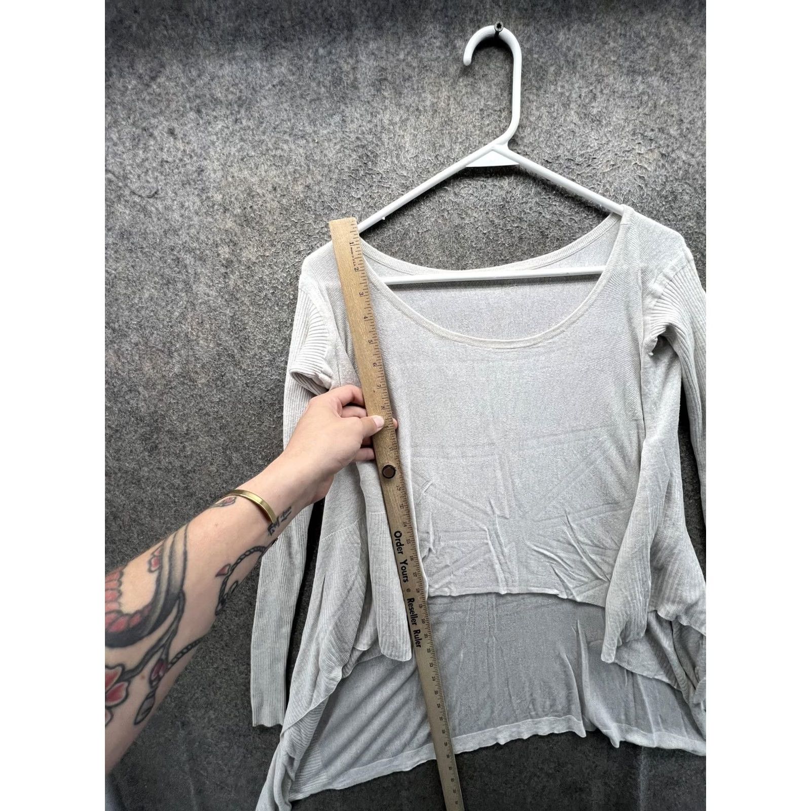 Lululemon Lululemon Shirt Womens Small Gray Long Sleeve Scoop Neck Lightweight Yoga Top Size S / US 4 / IT 40 - 3 Thumbnail