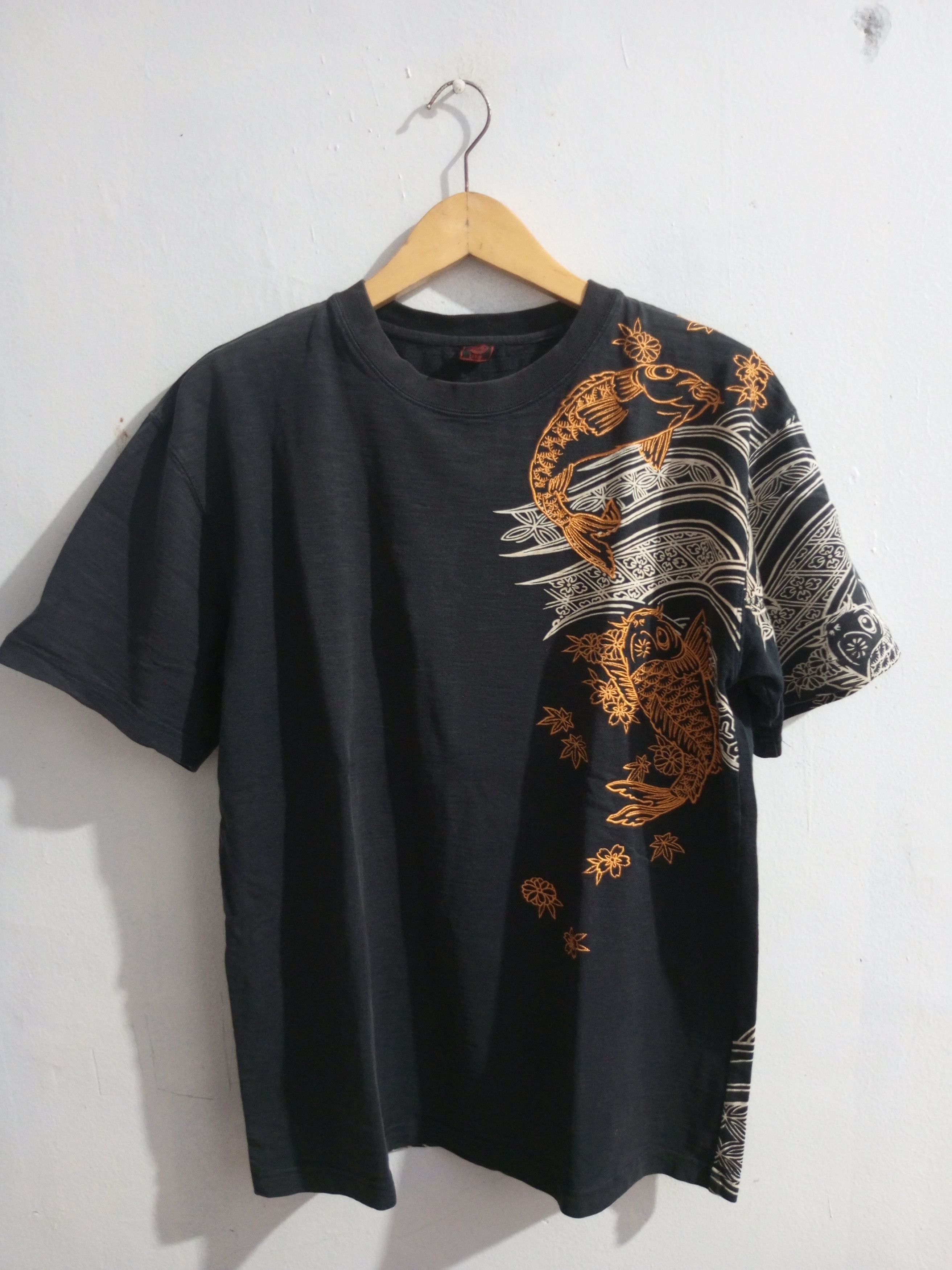 Karakuri Tamashii Vintage sukajan Embroidery koi sun fadded tee Size US L / EU 52-54 / 3 - 1 Thumbnail