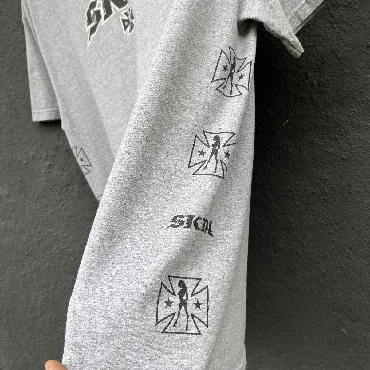 Hook-Ups Thrashed Vintage Skin Industries Skateboard Brand Tee Size US M / EU 48-50 / 2 - 9 Thumbnail