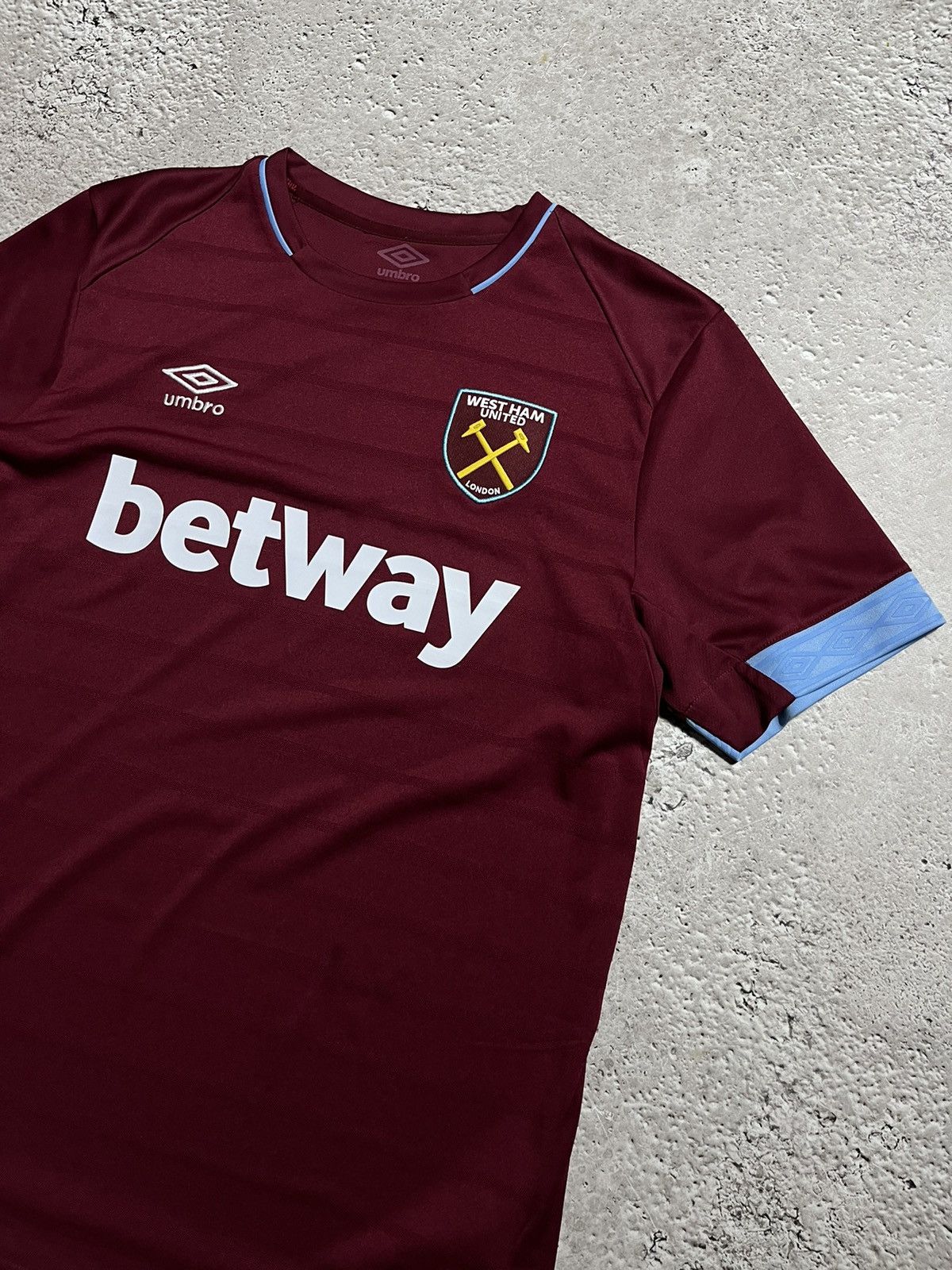 Umbro #Grandad Fan Umbro West Ham United Betway Soccer Jersey Tee Size US L / EU 52-54 / 3 - 2 Thumbnail