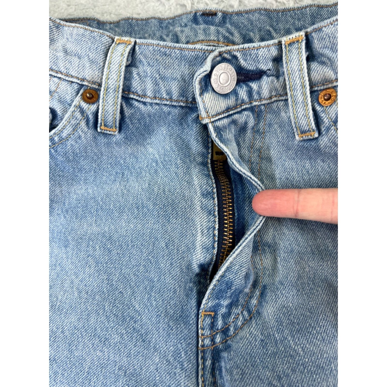 Levi's Levi's Jeans Blue Denim 541 30x27 Premium 31 Adult Regular Cotton 5-Pocket Distressed Stretch Vintage? N/A Size US 31 - 5 Thumbnail