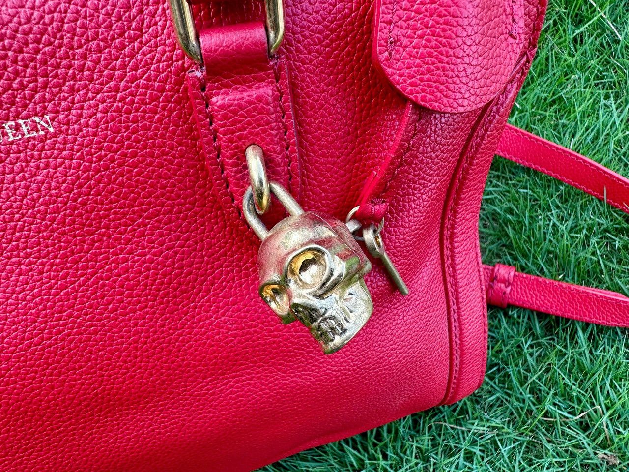 Alexander McQueen Authentic Alexander McQueen Pebbled Leather Tote Bag Size ONE SIZE - 9 Thumbnail