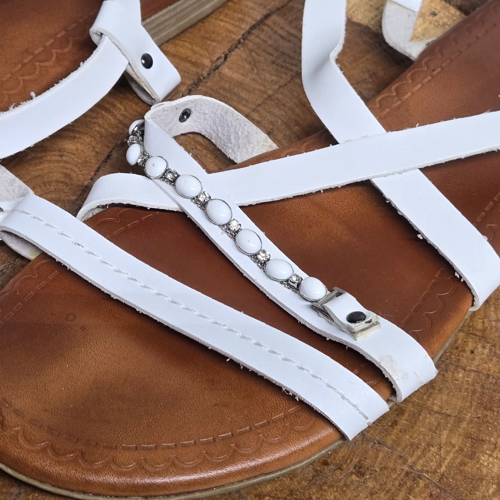 Vintage VINTAGE Lane Bryant Women's Flip Flops Sandal Size 10 White Rhinestone Gemstone Elegant Casual Flip Flop Size US 10 / IT 40 - 3 Thumbnail