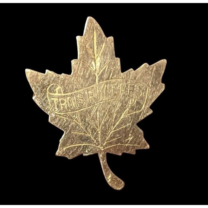 Other Vintage Canadian Trois Revieres Maple Leaf Gold Tone Engrave Size ONE SIZE - 2 Thumbnail