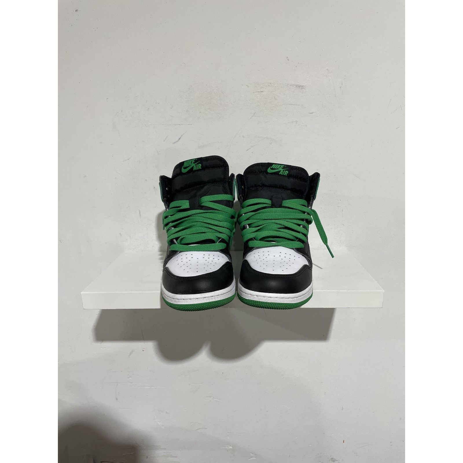 Jordan Brand JORDAN 1 RETRO HIGH LUCKY GREEN SIZE 6Y PREOWNED Size US 6 / EU 39 - 4 Thumbnail