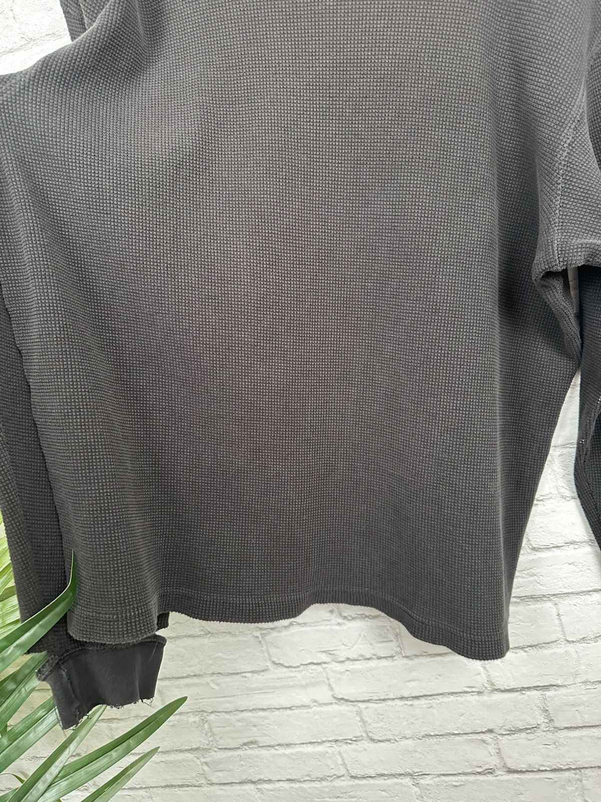 Vintage (L) PERFECTLY THRASHED WAFFLE Knit Black Longsleeve Tee Size US L / EU 52-54 / 3 - 16 Thumbnail