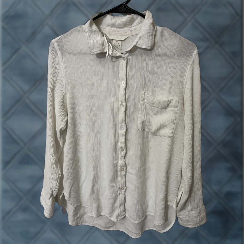 H&M VINTAGE? No. H&M Shirt Button-Up White Long Sleeve 10 Viscose Solid Womens Adult Size 10 White 90s Classic Button-Up Womens Size L / US 10 / IT 46 - 1 Thumbnail