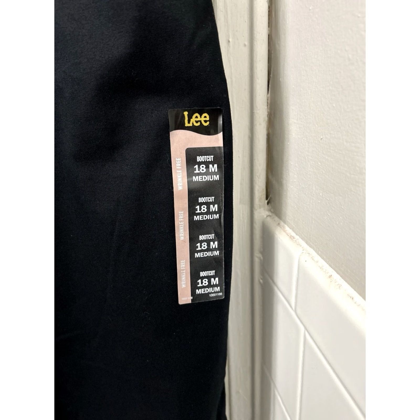 Lee Lee Pants Womens 40x30 Black Bootcut Mid Rise Wrinkle Resistant Pockets Twill Chino Workwear Casual size 18 Regular Womens Mens? Size 40" / US 18 - 6 Thumbnail