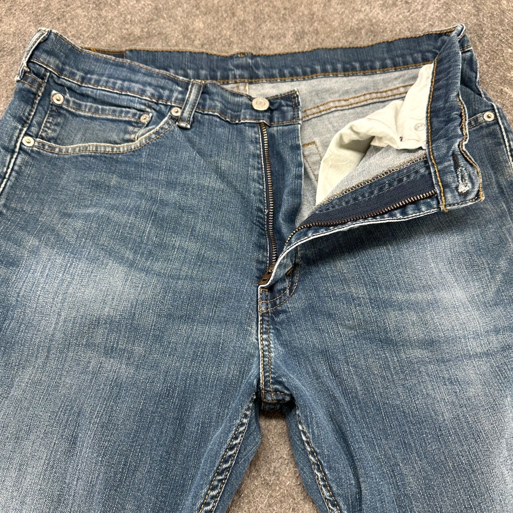 Levi's Levi's 505 Jeans Mens 36x32 Blue Regular Fit Straight Medium Wash Cotton Stretch Jeans Mens 36 Blue Regular Straight 505 Levi's 500 Series Vintage No Size US 36 / EU 52 - 2 Thumbnail
