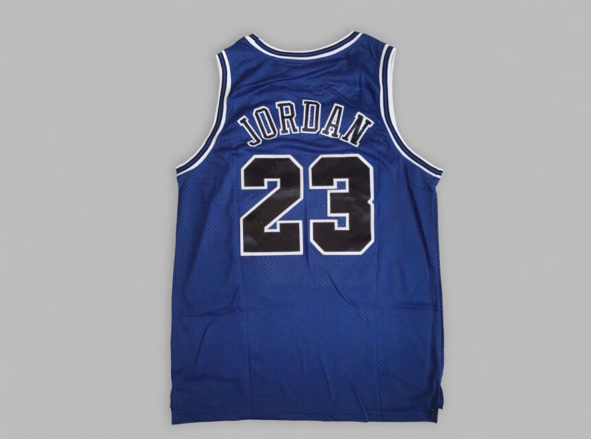 NBA Retrò Maglia Michael Jordan Bulls #23 - M Size US M / EU 48-50 / 2 - 2 Thumbnail