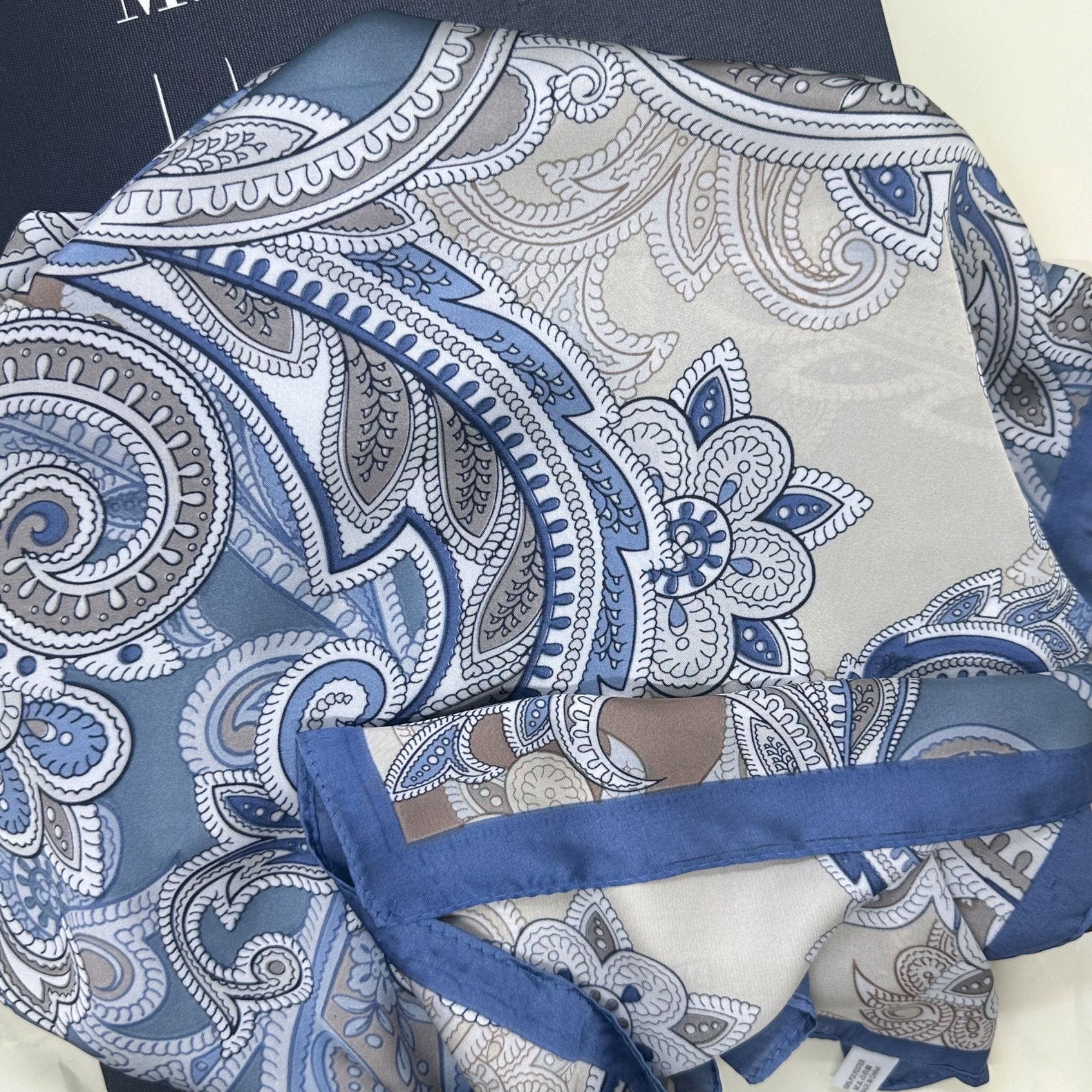 Vintage New Elegant Bandana Hiyab Square Scarf Vintage Blue and Silv Size ONE SIZE - 4 Thumbnail