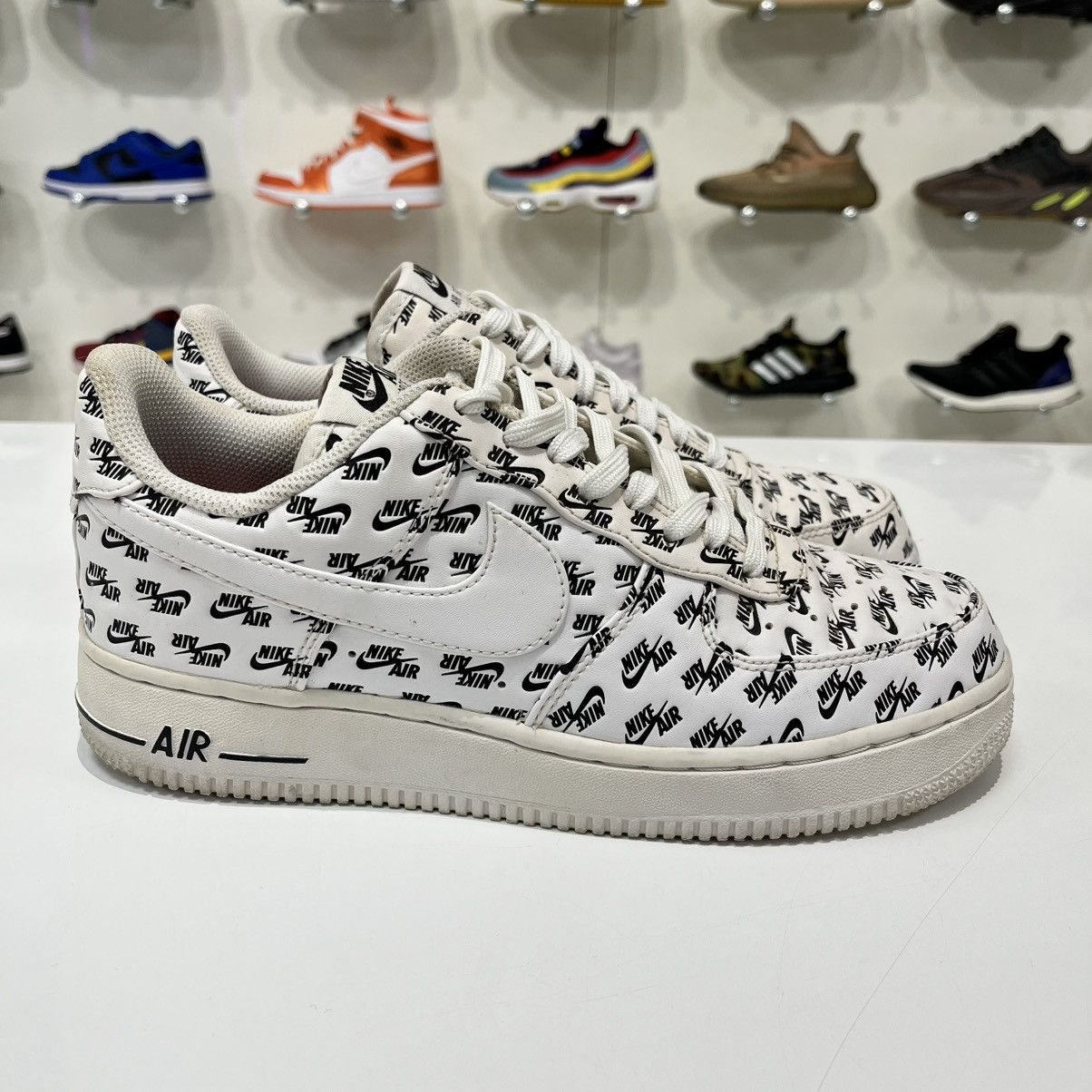 Nike Nike Air Force 1 Low All Over Logo White Size US 7.5 / EU 40-41 - 6 Thumbnail