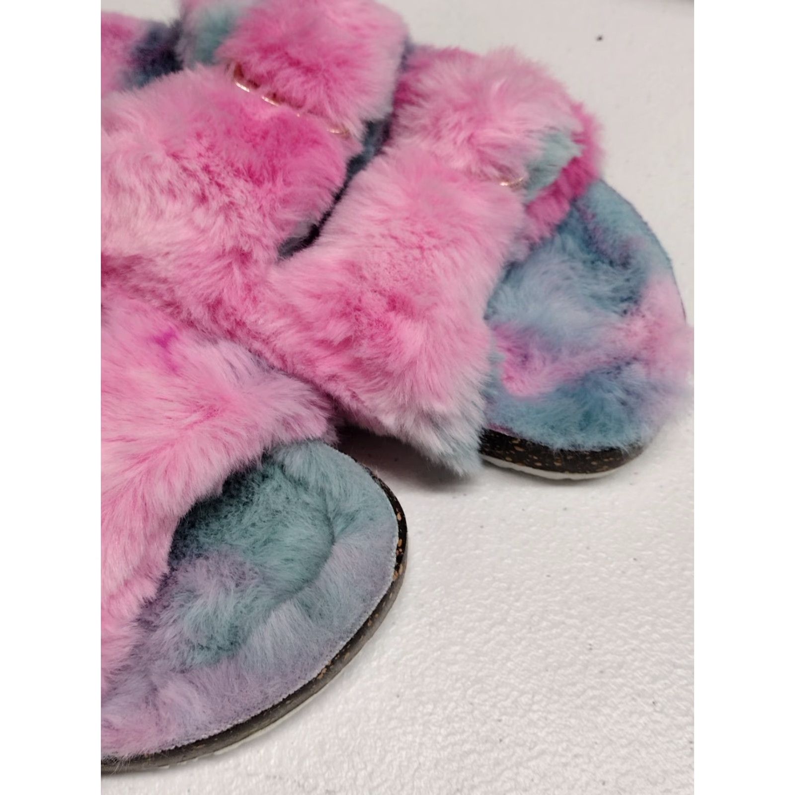 Vintage VINTAGE Secret Treasures Women's Tie Dye Faux Fur Double Buckle Sandals Size 6 Size US 6 / IT 36 - 2 Thumbnail