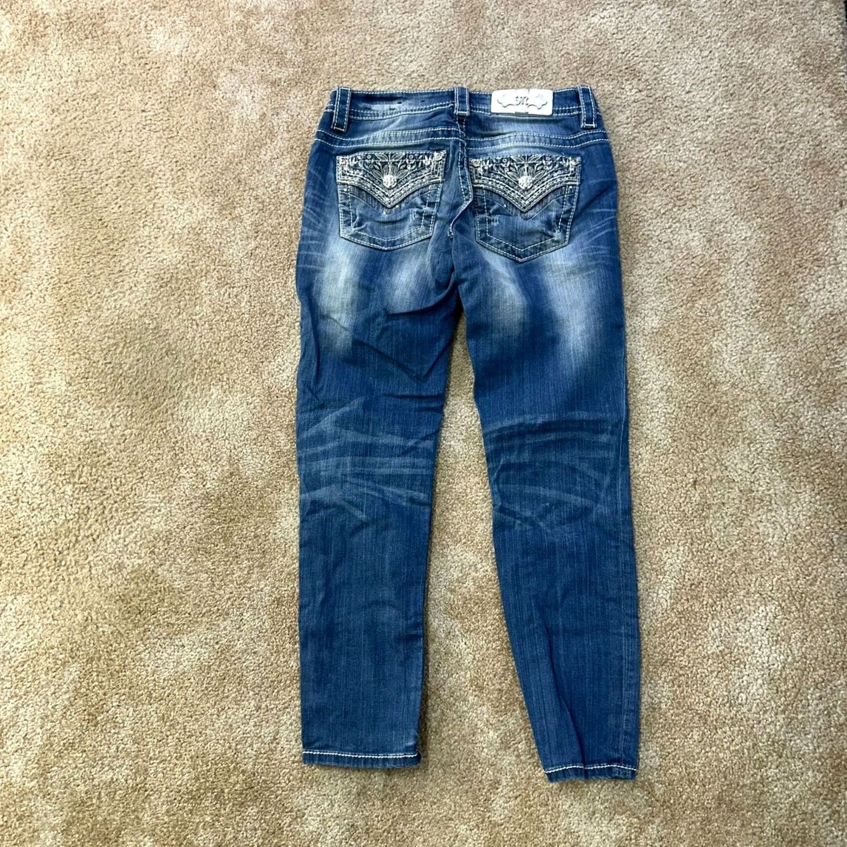 Miss Me Miss Me Jeans Cropped Denim Mid Rise 25 Blue Stretch 5-Pocket Womens Jeans Regular Rise Mid 8.5-10.5in Inseam 27in Dark Denim 25W Blue Size 42" / US 20 - 6 Thumbnail