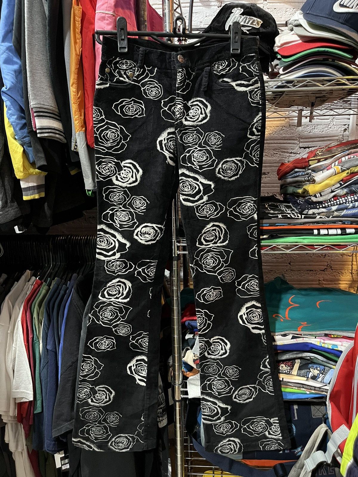 Japanese Brand × Vintage Wink Wink White Rose Black Booty Pants Size 27" / US 4 / IT 40 - 1 Thumbnail