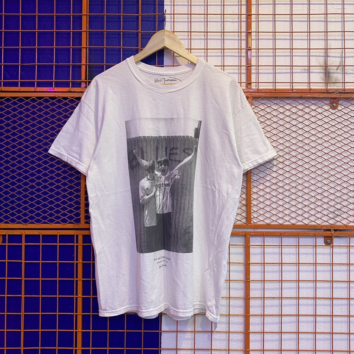 Vintage Vintage Noel Liam Gallagher Photograph Kevin Cummin Tshirt Size US L / EU 52-54 / 3 - 1 Thumbnail