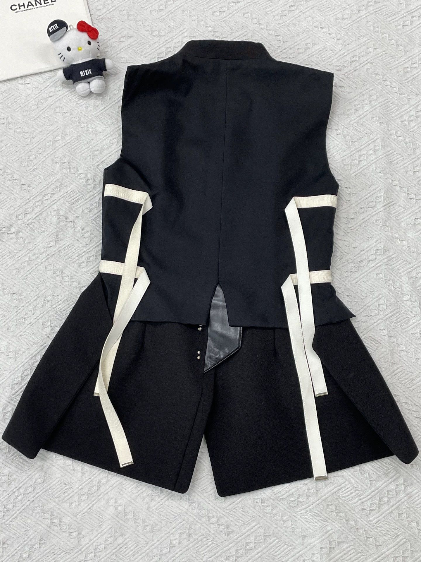 Louis Vuitton LV Black Vest Fr36 Size XS / US 0-2 / IT 36-38 - 2 Thumbnail