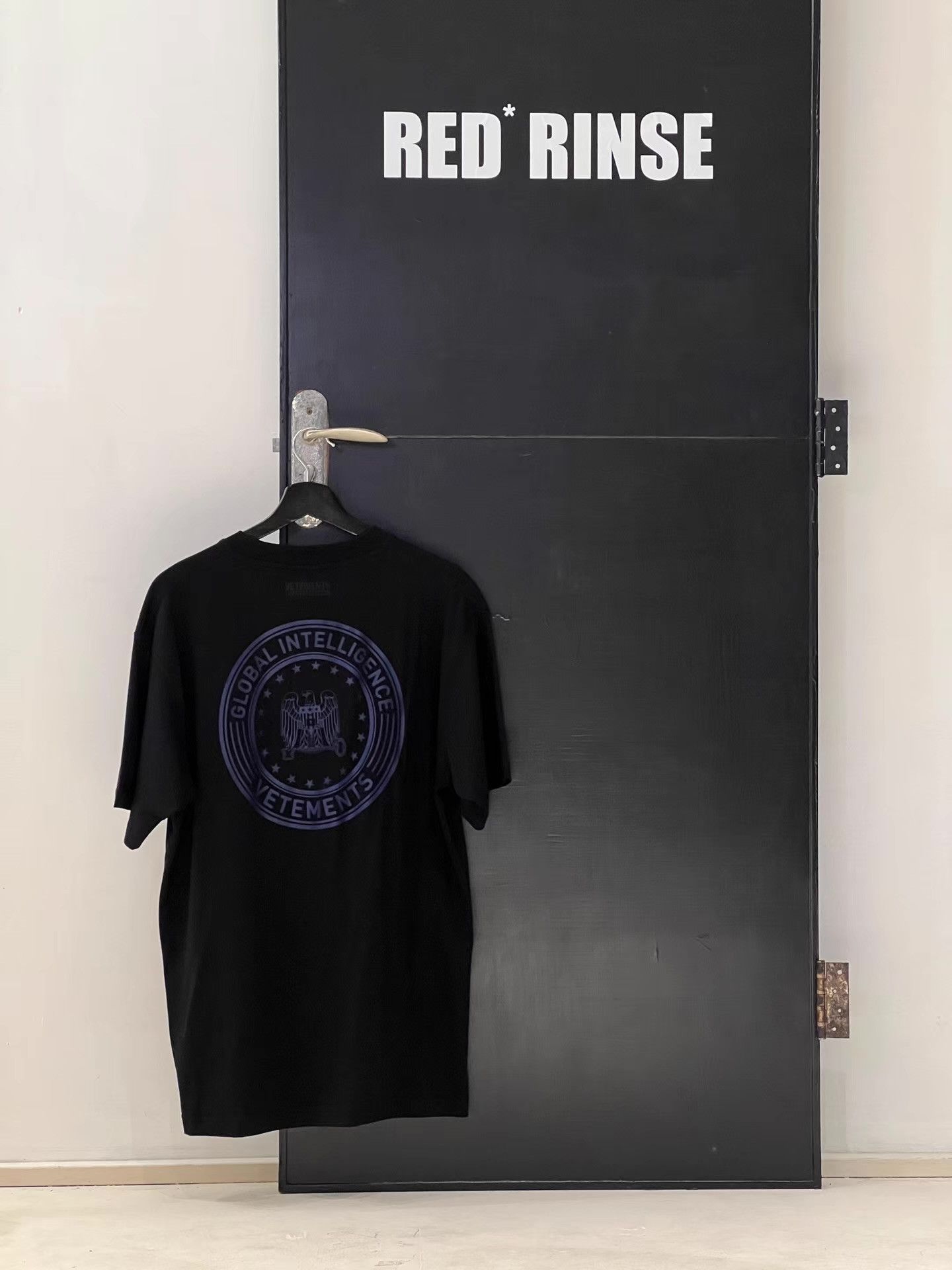 Vetements Vetements Edition Short Sleeve T‑shirt。 Q13 Size US M / EU 48-50 / 2 - 5 Thumbnail
