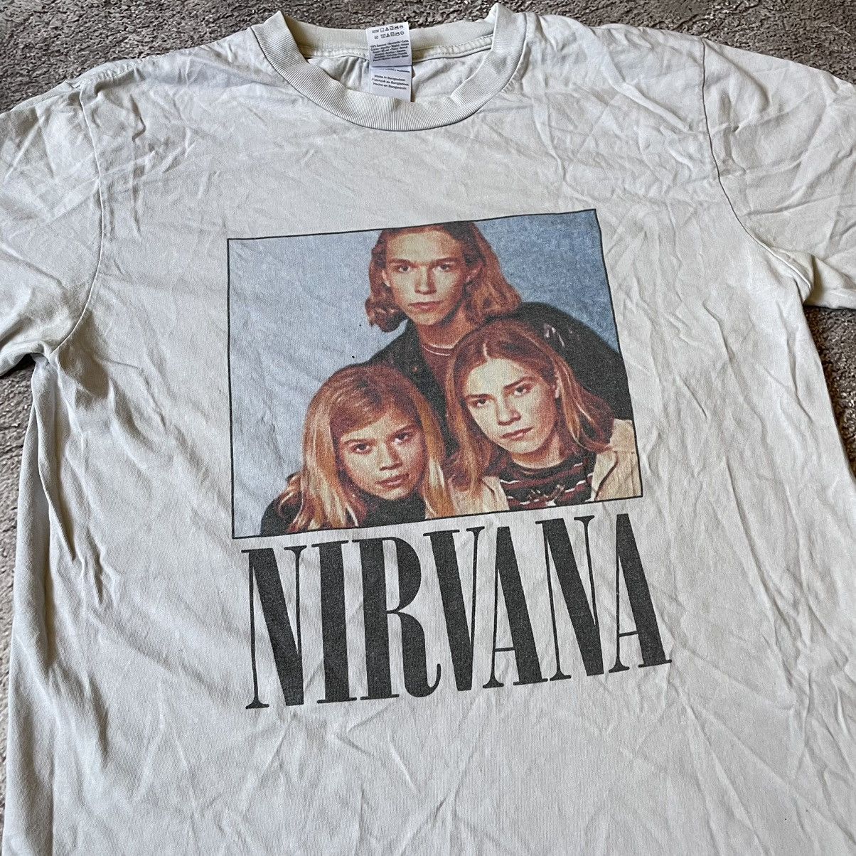 Band Tees Vintage Y2K NIRVANA KURT COBAIN FACE Horror SKELETON 90S Size US M / EU 48-50 / 2 - 5 Thumbnail