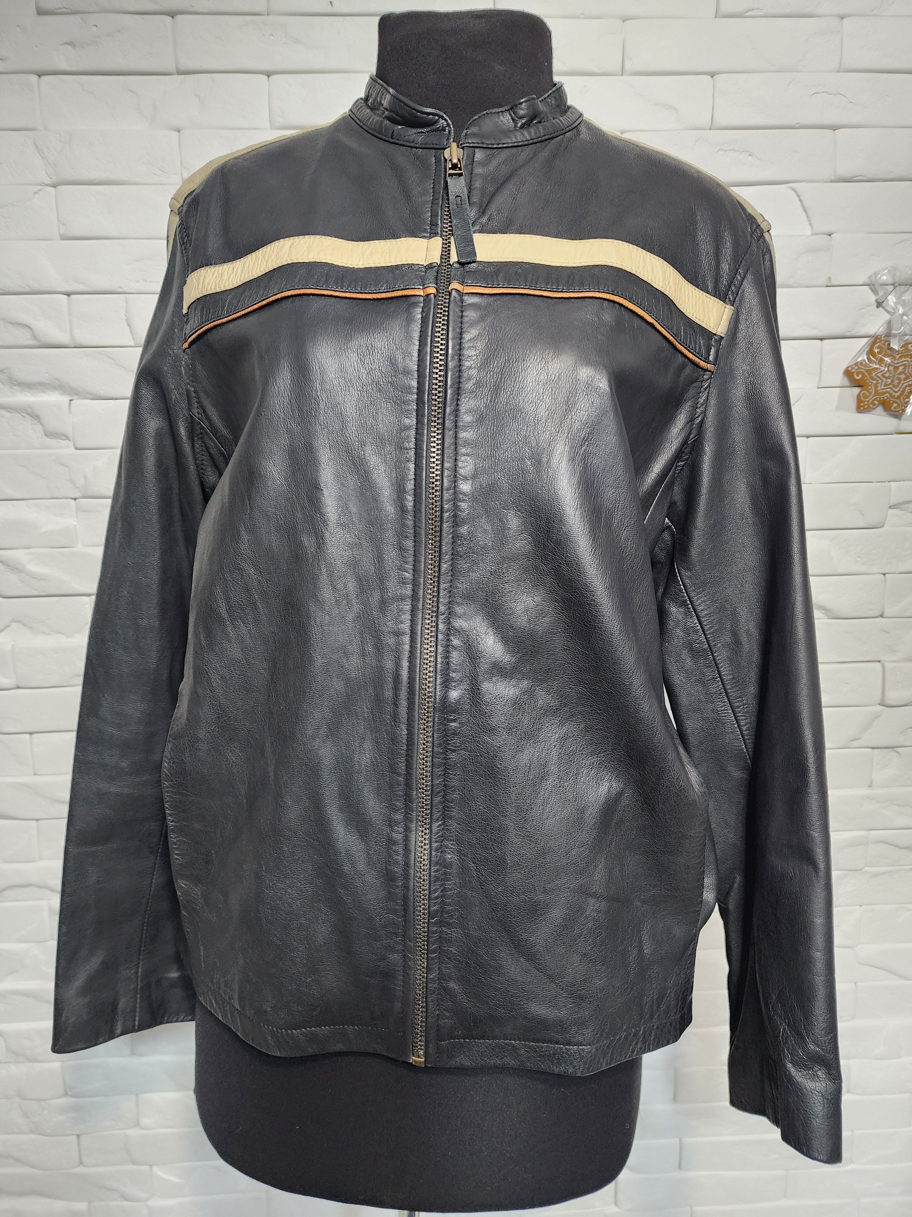 Uniqlo Men's Black Leather Sport Jacket: Metal Zipper. Size US M / EU 48-50 / 2 - 1 Thumbnail