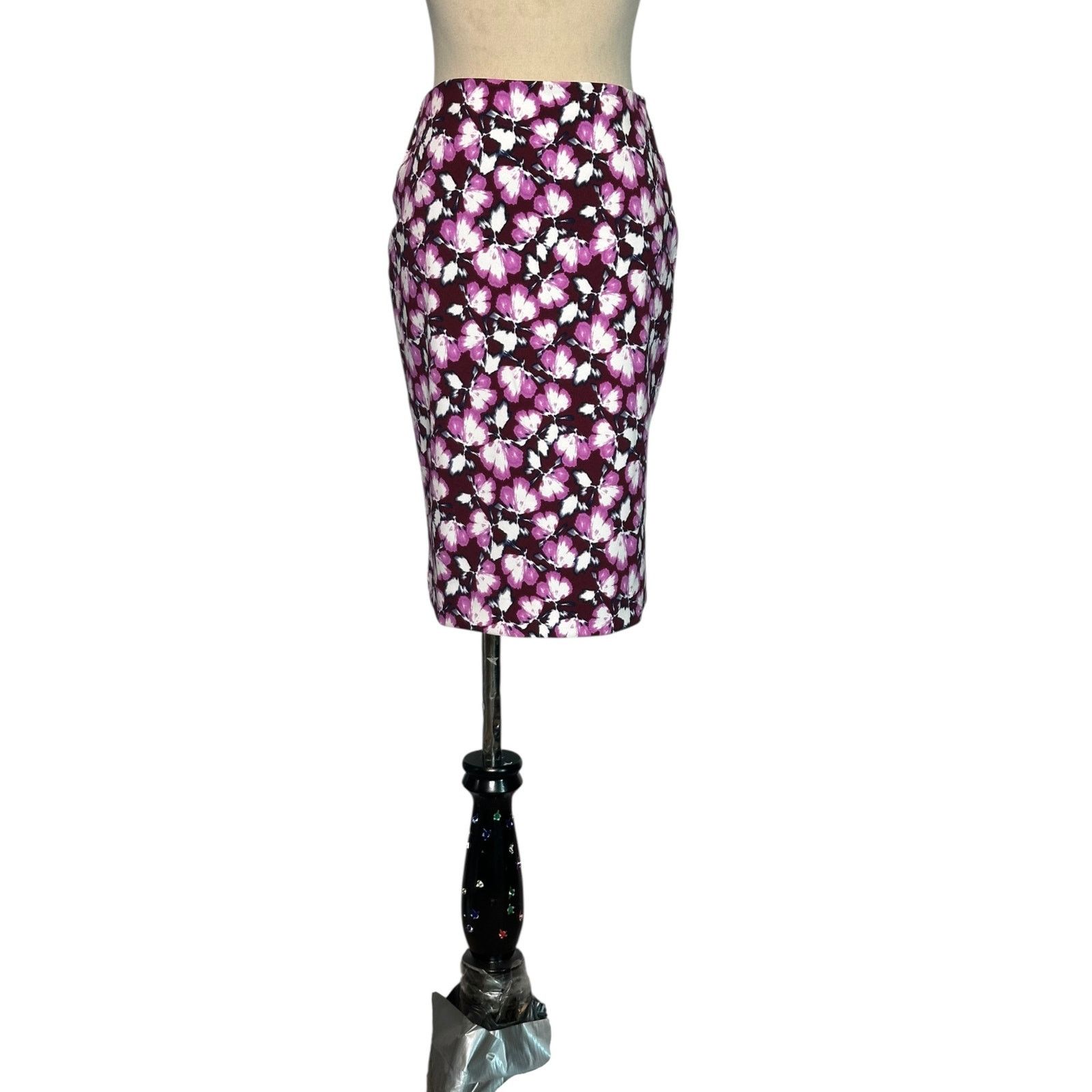 Banana Republic Banana Republic wine floral pencil skirt size 00P Size 26" / US 2 / IT 38 - 10 Thumbnail