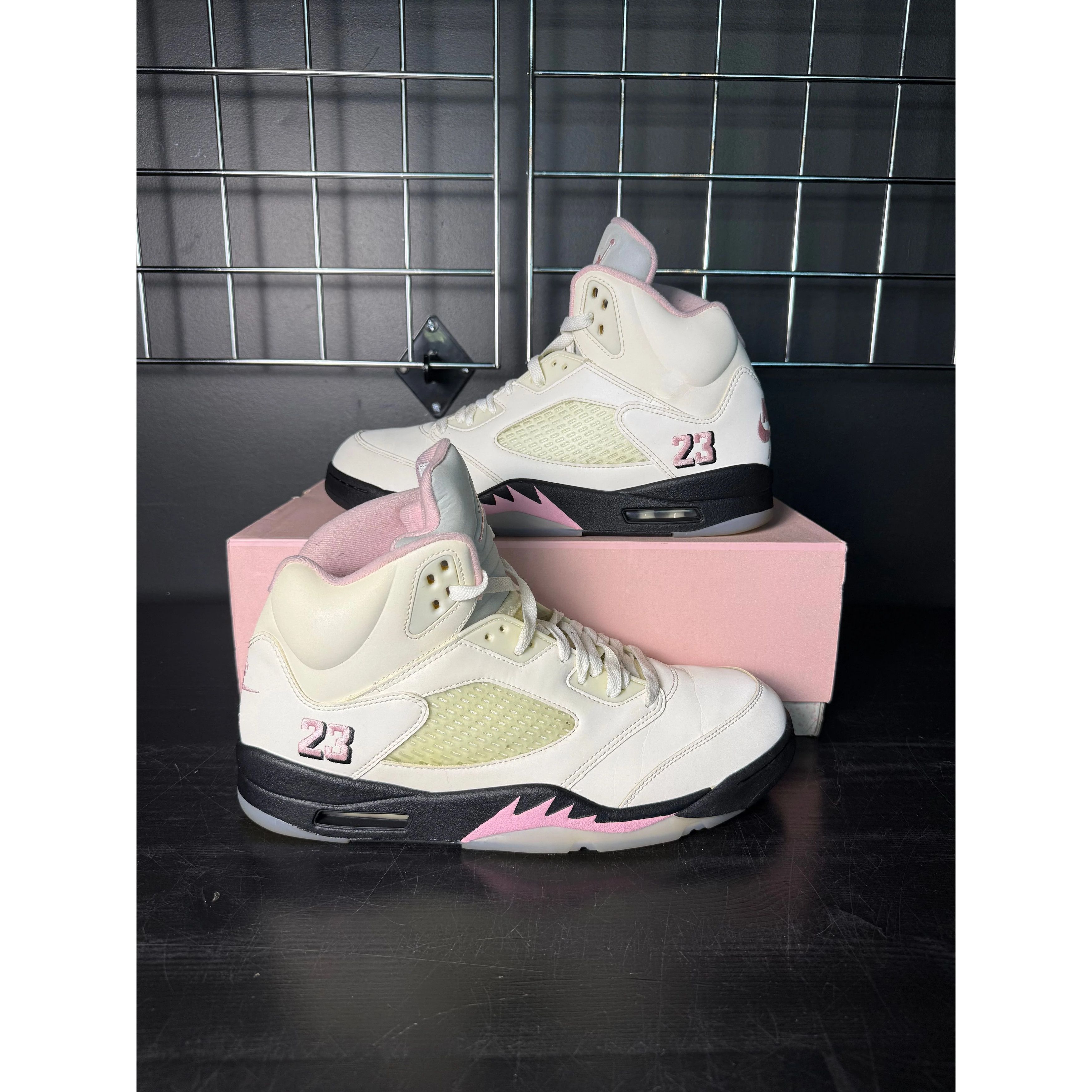 Jordan Brand Air Jordan 5 Retro "Medium Soft Pink" **PRE-OWNED** Size US 13 / EU 46 - 1 Thumbnail
