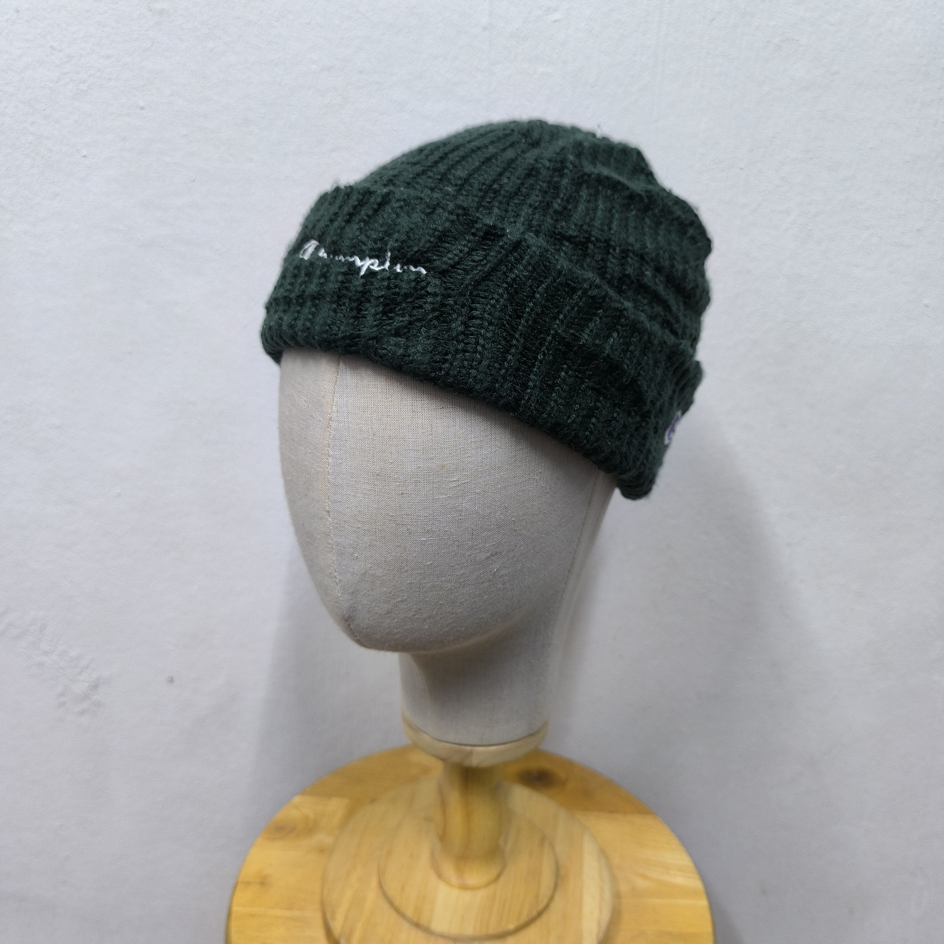 Champion 💥 Champion spellout center logo short beanie hat Size ONE SIZE - 2 Thumbnail