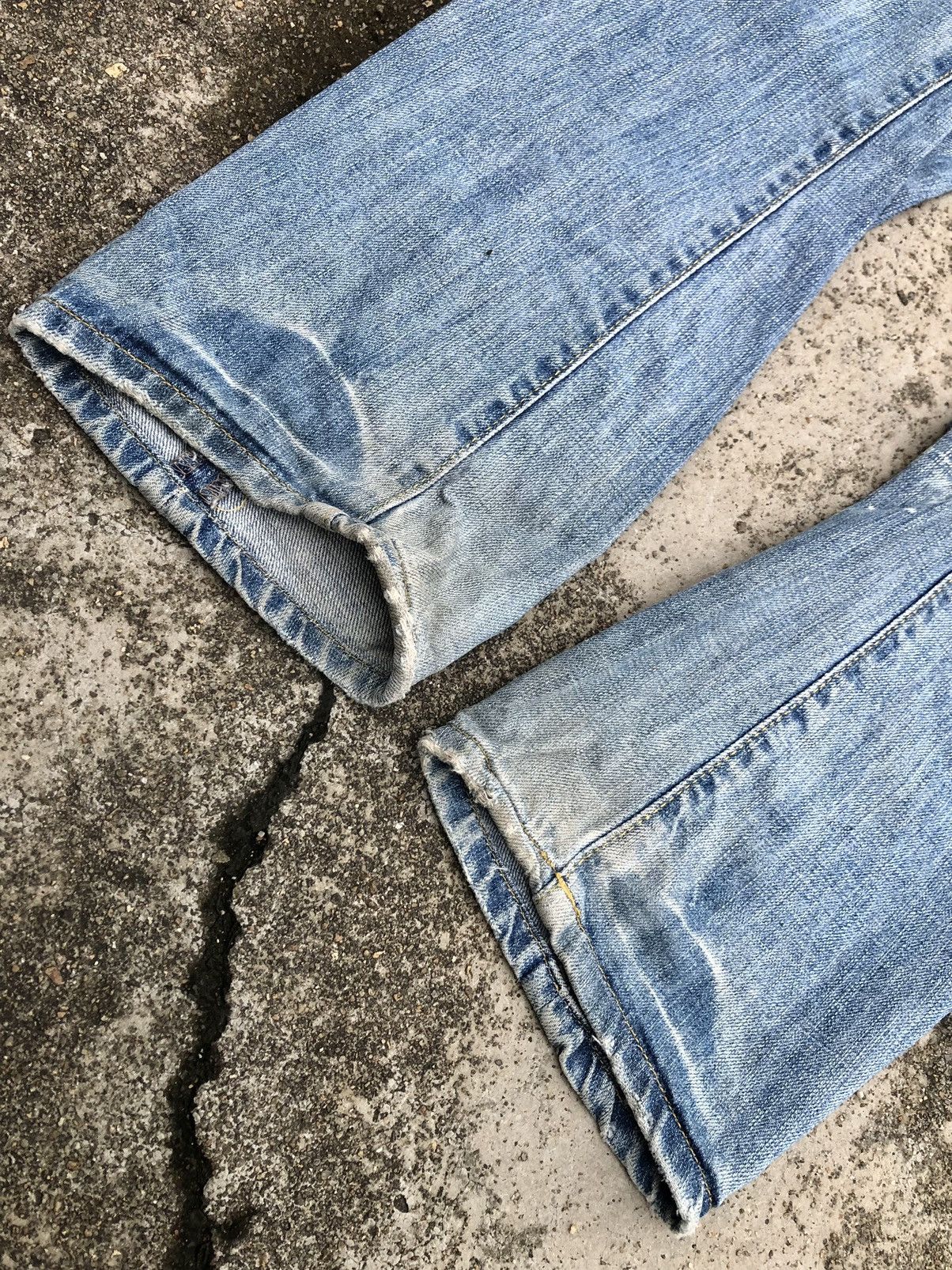 Global Work TWIST BUCKLE BACK DISTRESSED DENIM Size US 33 - 5 Thumbnail