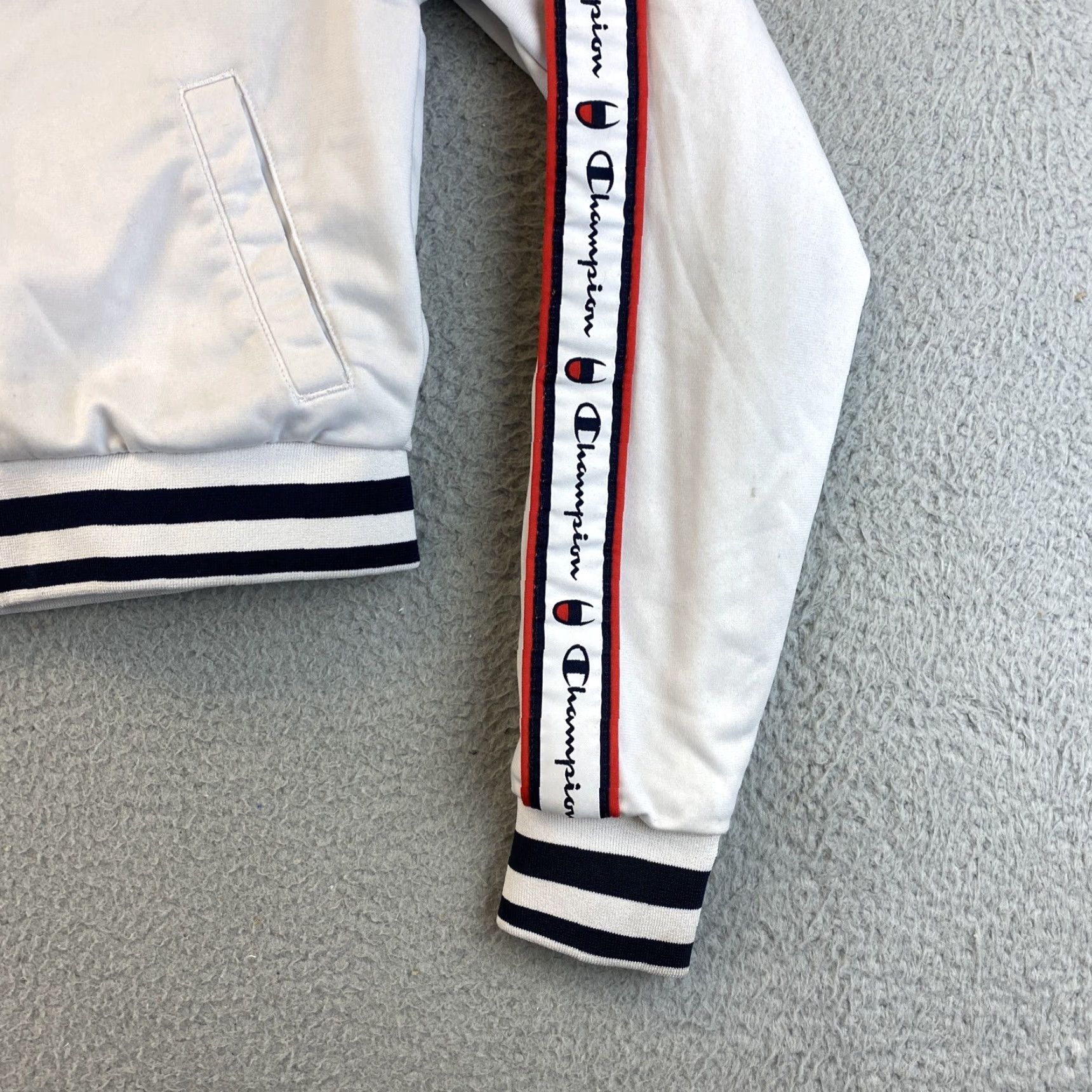 Champion Champion Jacket Womens XS Zip Up Long Sleeve Cropped Spell Out White Red Full Zip Size XS / US 0-2 / IT 36-38 - 2 Thumbnail