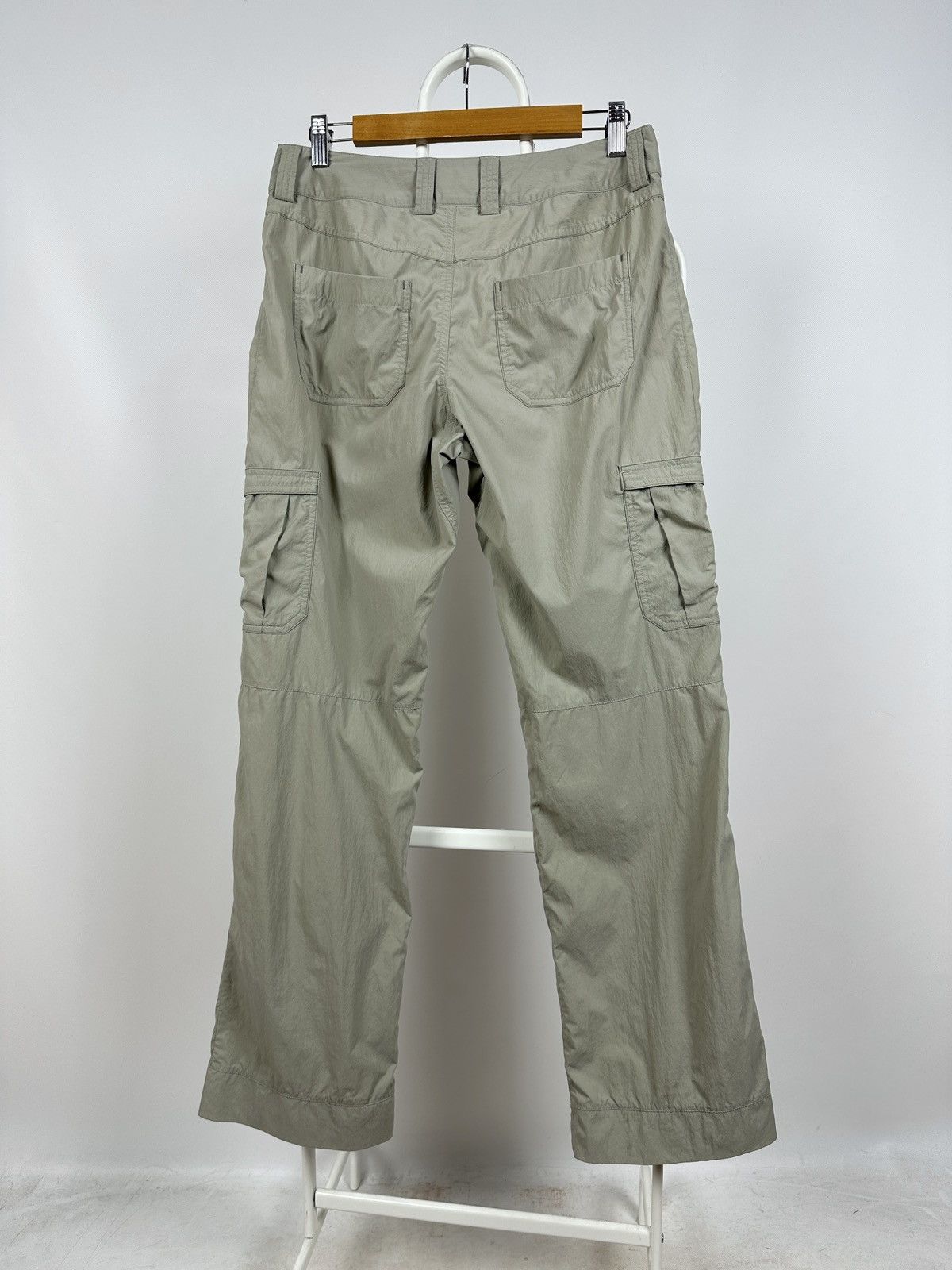 Arc'teryx Vintage Arcteryx Nylon Light Grey Cargo Pants Travis Style Size US 31 - 6 Thumbnail