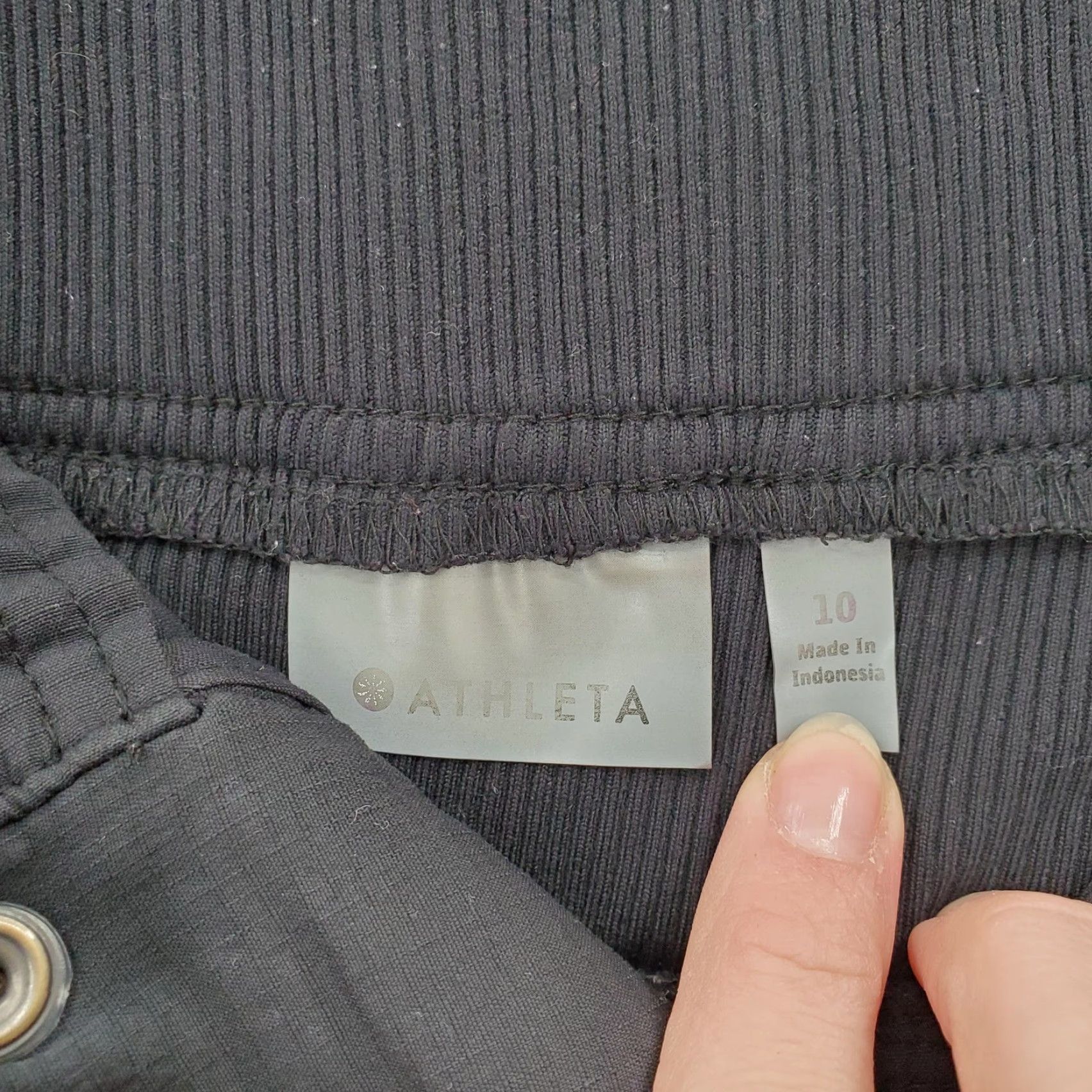 Athleta Athleta Capri Pants Womens 10 Gray Nylon Stretch Hiking Zip Pockets Travel Trail Size 32" / US 10 / IT 46 - 4 Thumbnail