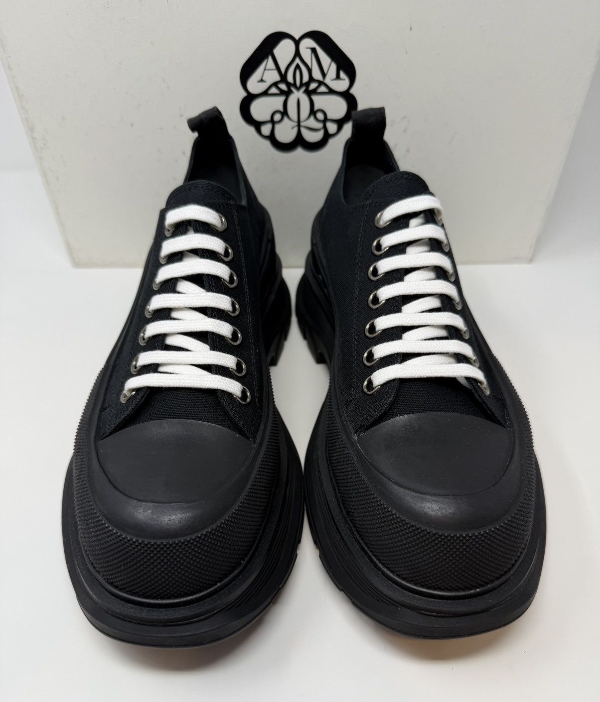 Alexander McQueen Alexander McQueen Treadslick Low-Top Sneaker Black Size US 9 / EU 42 - 2 Thumbnail