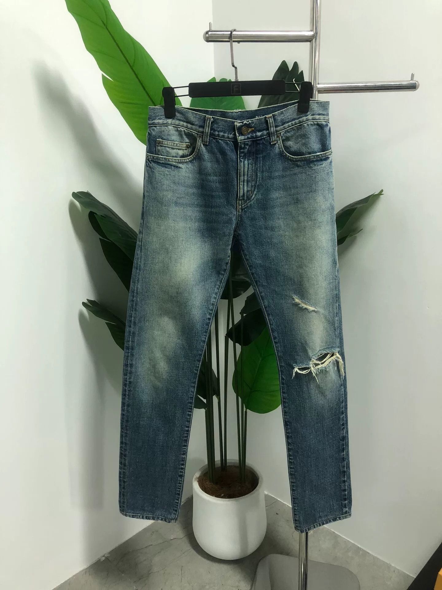 saint laurent blue distressed jeans size 31.