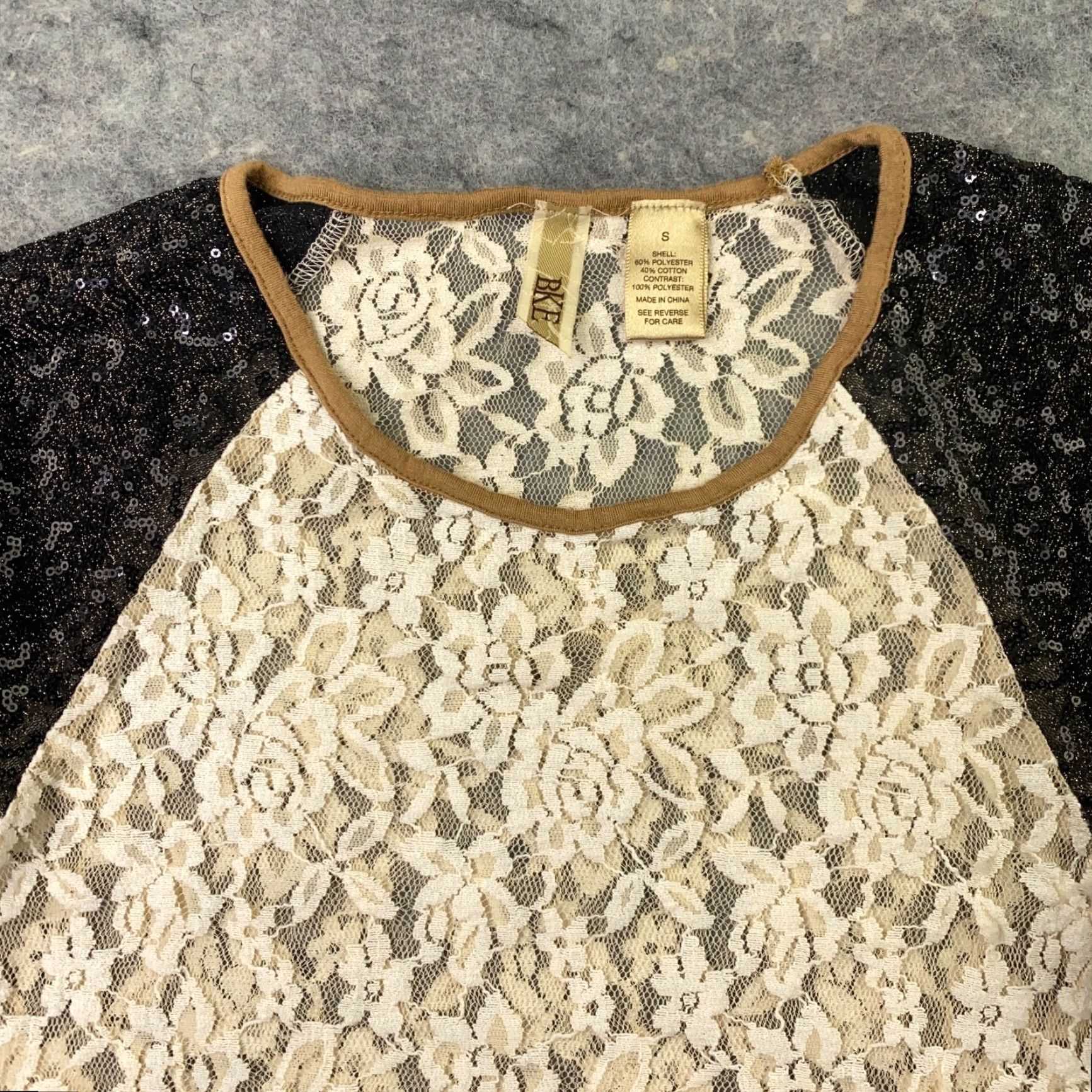 BKE BKE Womens Blouse Shirt 3/4 Sleeve Beige Sheer Gauze Sequin Front V-Shape Neck Adult Small Size S / US 4 / IT 40 - 3 Thumbnail