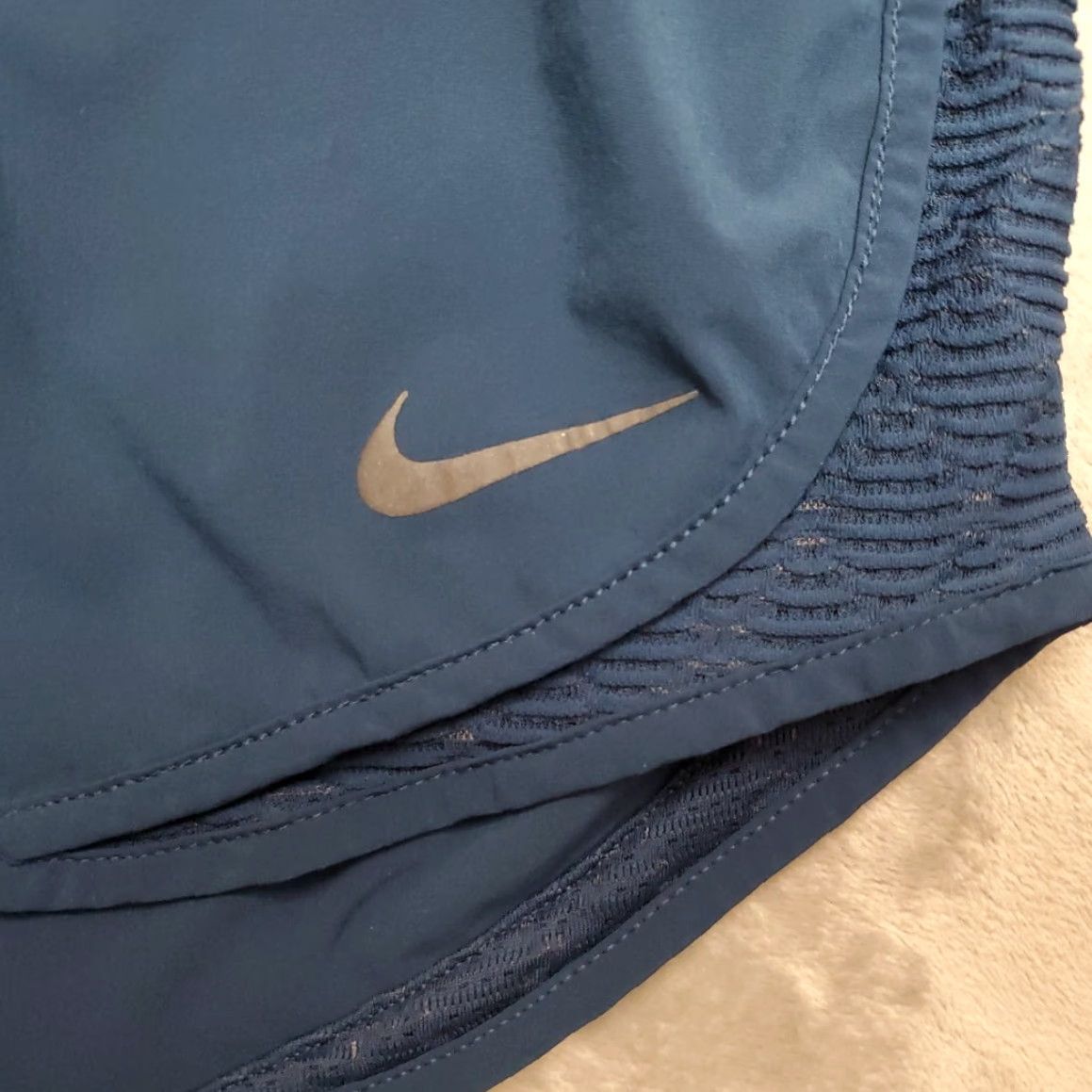 Nike Nike Shorts Women L Teal Dri-FIT Running Lined Swoosh Athletic Pockets Drawstring Elastic Waist Quick-Drying Size 36" / US 14 / IT 50 - 2 Thumbnail