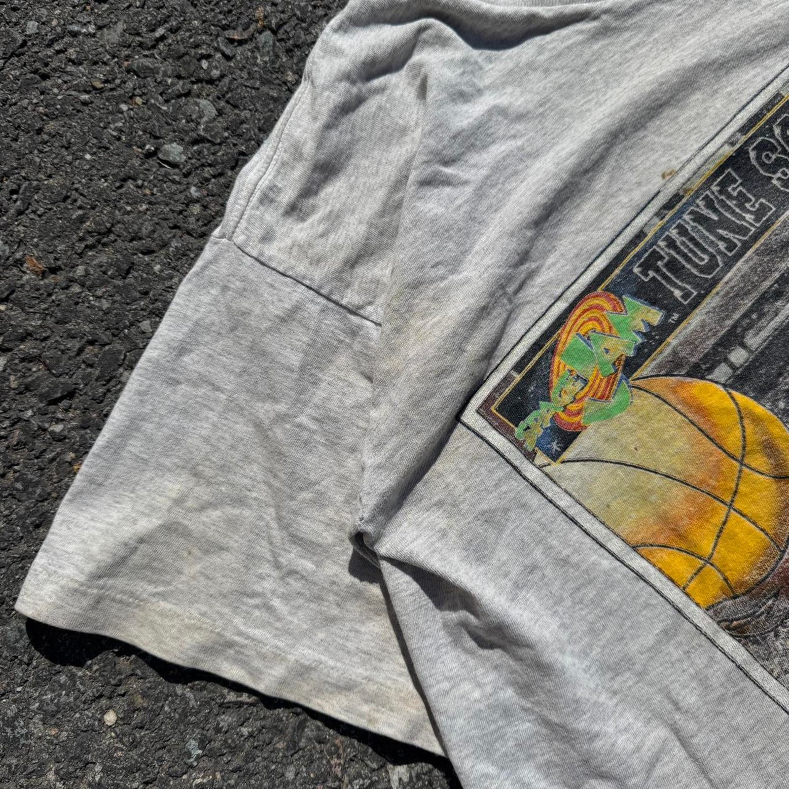 Warner Bros 1996 Vintage Space Jam Tune Squad T-Shirt – Size Medium Size US M / EU 48-50 / 2 - 4 Thumbnail