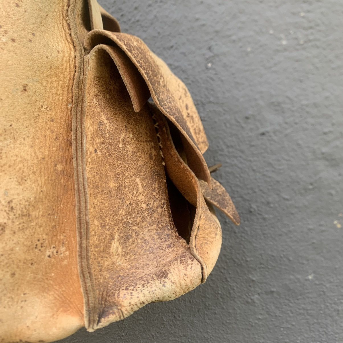 Genuine Leather Thrashed Vintage Genuine Leather Bag Size ONE SIZE - 8 Thumbnail