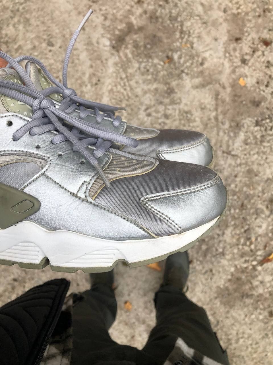 Nike × Vintage VERY RARE NIKE AIR HUARACHE RUN SE SILVER SNEAKERS DESIGNER Size US 8.5 / IT 38.5 - 2 Thumbnail