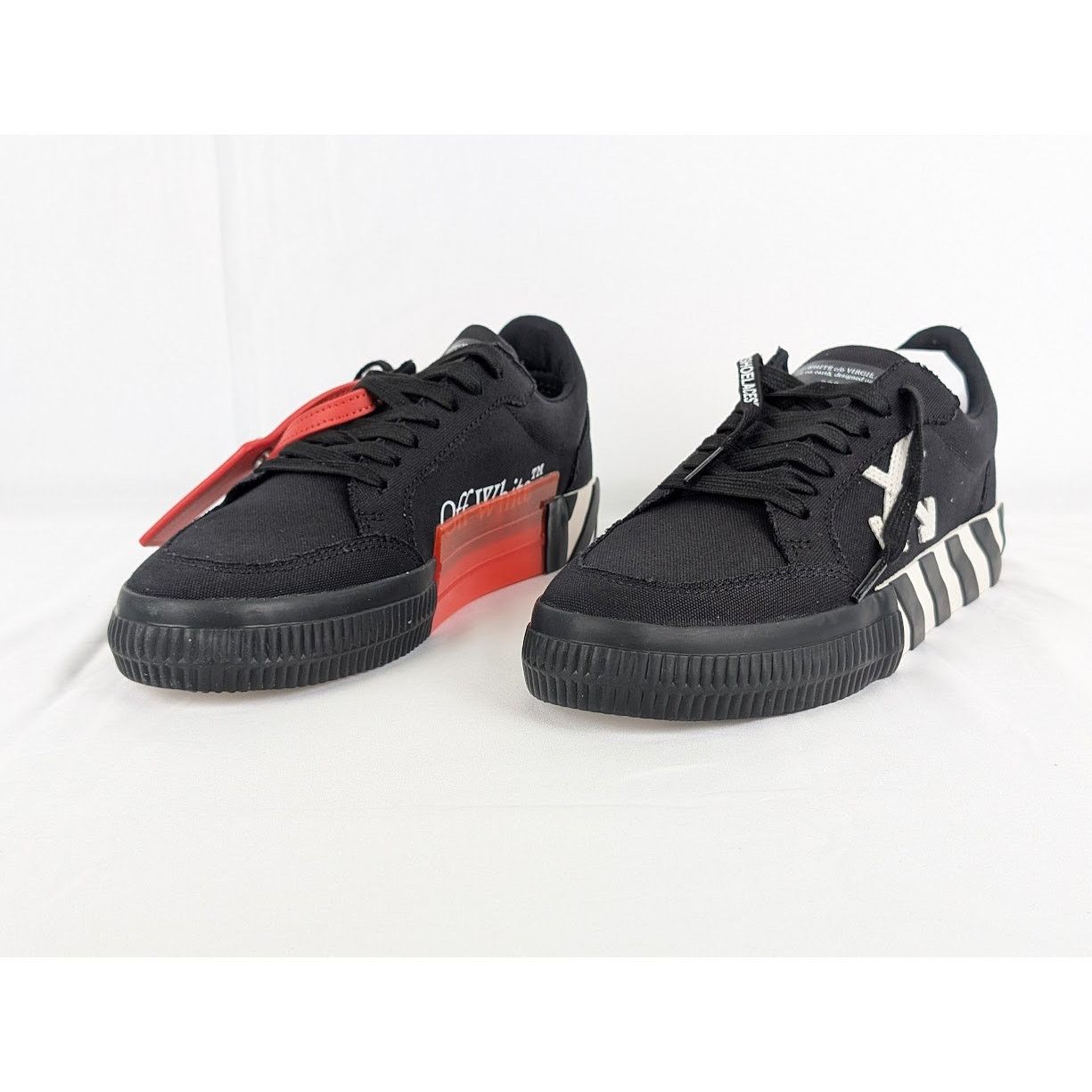Off-White o1rshd1 Low Vulcanized Canvas Sneakers in White / Black Size US 5.5 / EU 38 - 8 Thumbnail