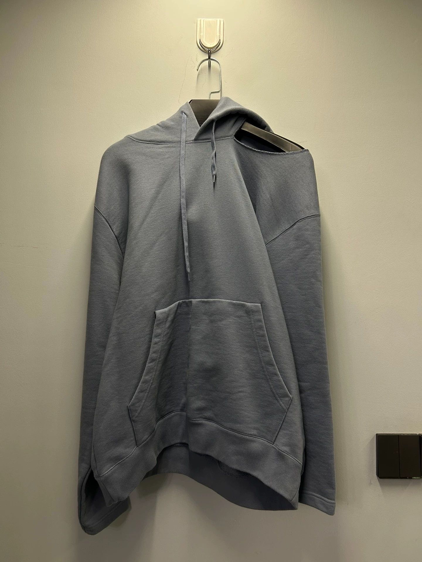 Vetements Vetements Off-Shoulder Sweatshirt Size XS / US 0-2 / IT 36-38 - 1 Thumbnail