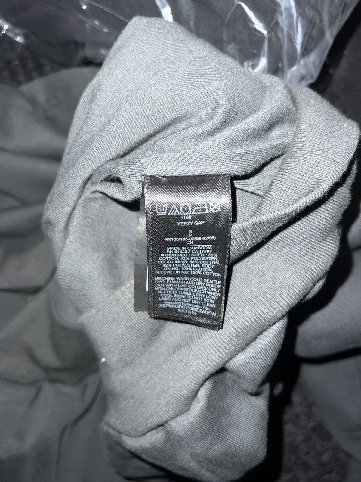 Balenciaga × Gap × Yeezy Yeezy gap balenciaga engineered shrunken hoodie Size US S / EU 44-46 / 1 - 5 Thumbnail