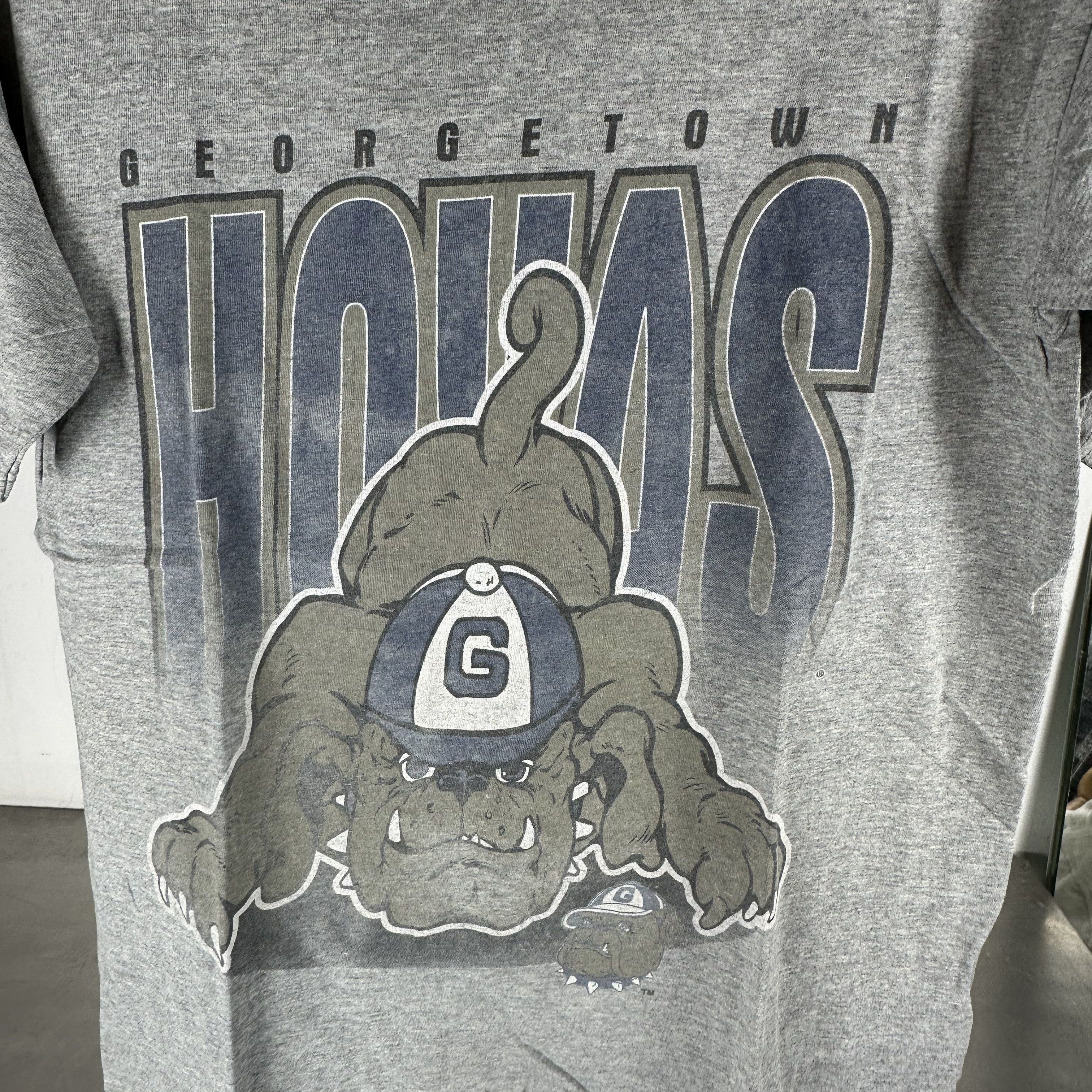 Vintage 90s Georgetown Hoyas Bulldog NCAA Nutmeg Graphic T-Shirt Size US M / EU 48-50 / 2 - 2 Thumbnail