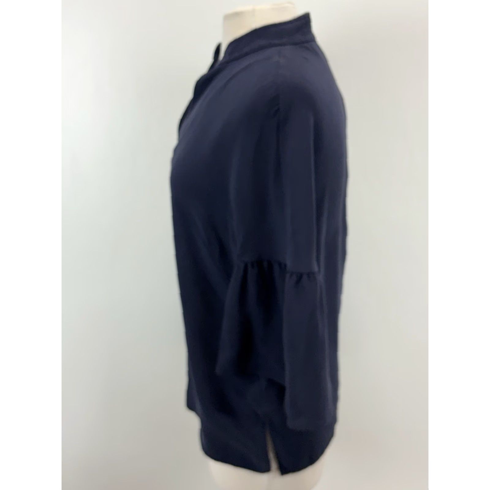 St. John St. John Blouse 100% Silk Women’s Medium Navy 3/4 Sleeve Bell Sleeve Classic Split Neck Zip Blouse Mens? Size M / US 6-8 / IT 42-44 - 2 Thumbnail