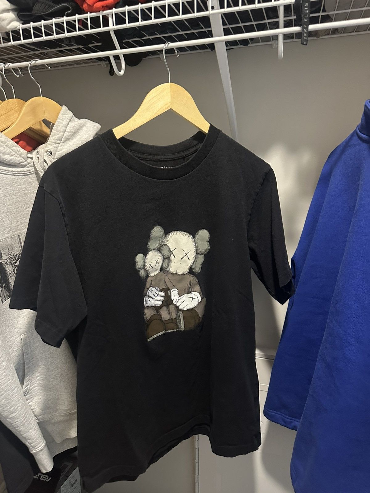 Japanese Brand RARE 🔥 uniqlo x kaws tee Size US L / EU 52-54 / 3 - 1 Thumbnail