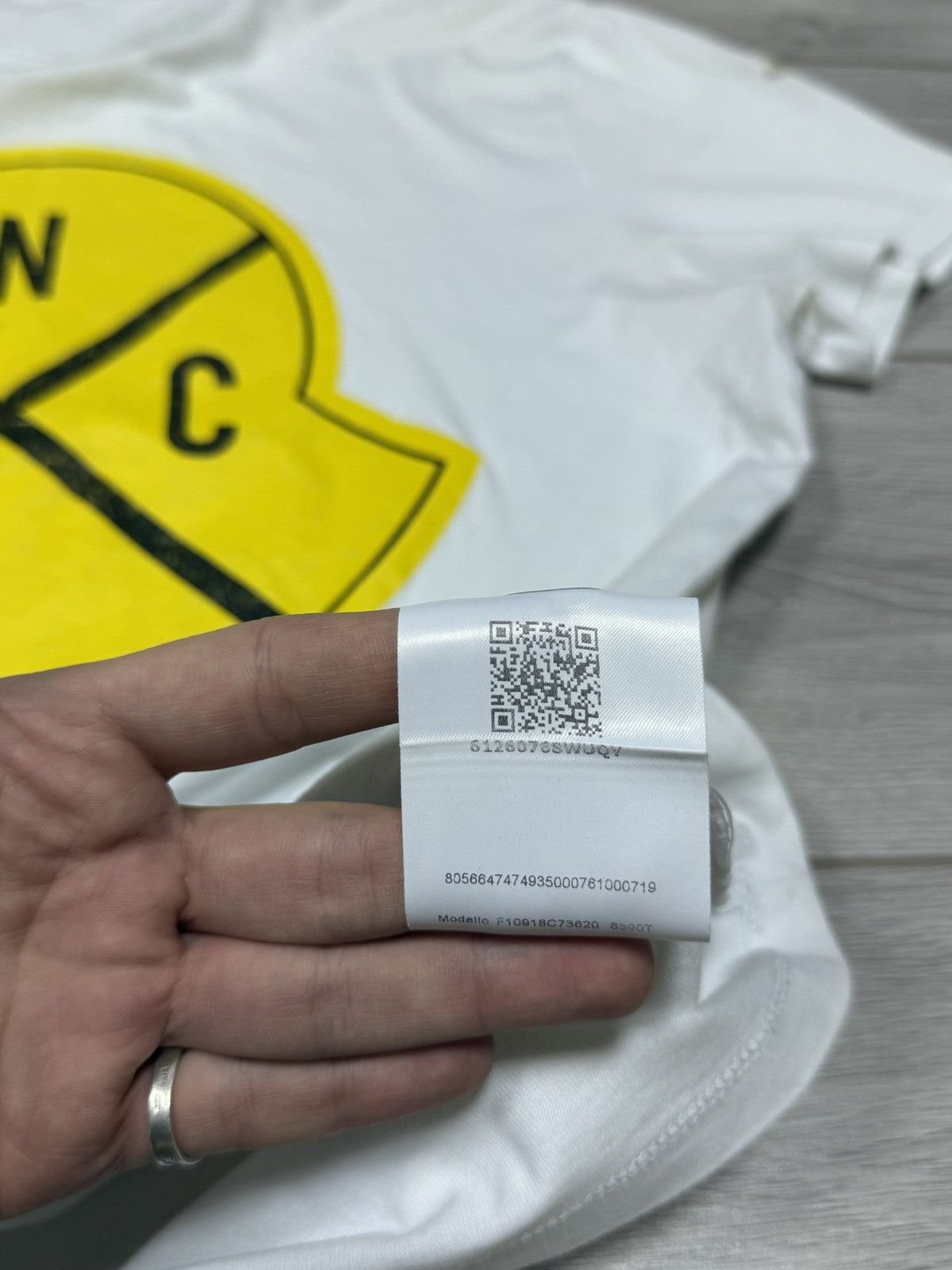 Moncler Moncler big logo print tee shirt Size US L / EU 52-54 / 3 - 9 Thumbnail